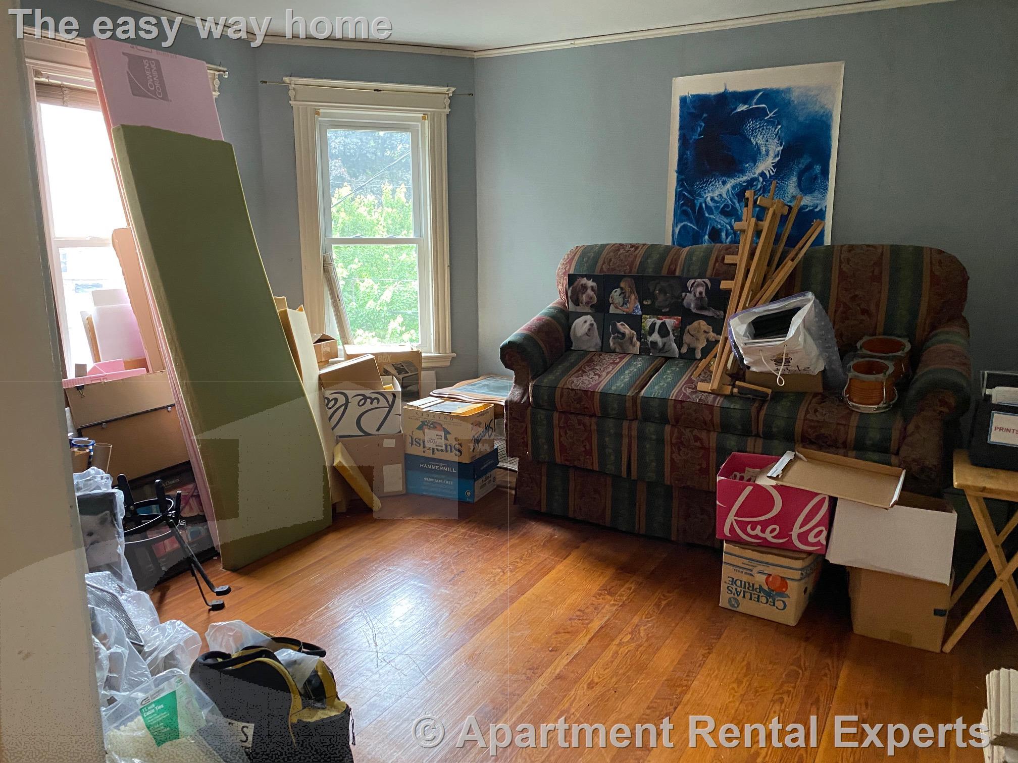 50 Oxford Ave, Belmont Line