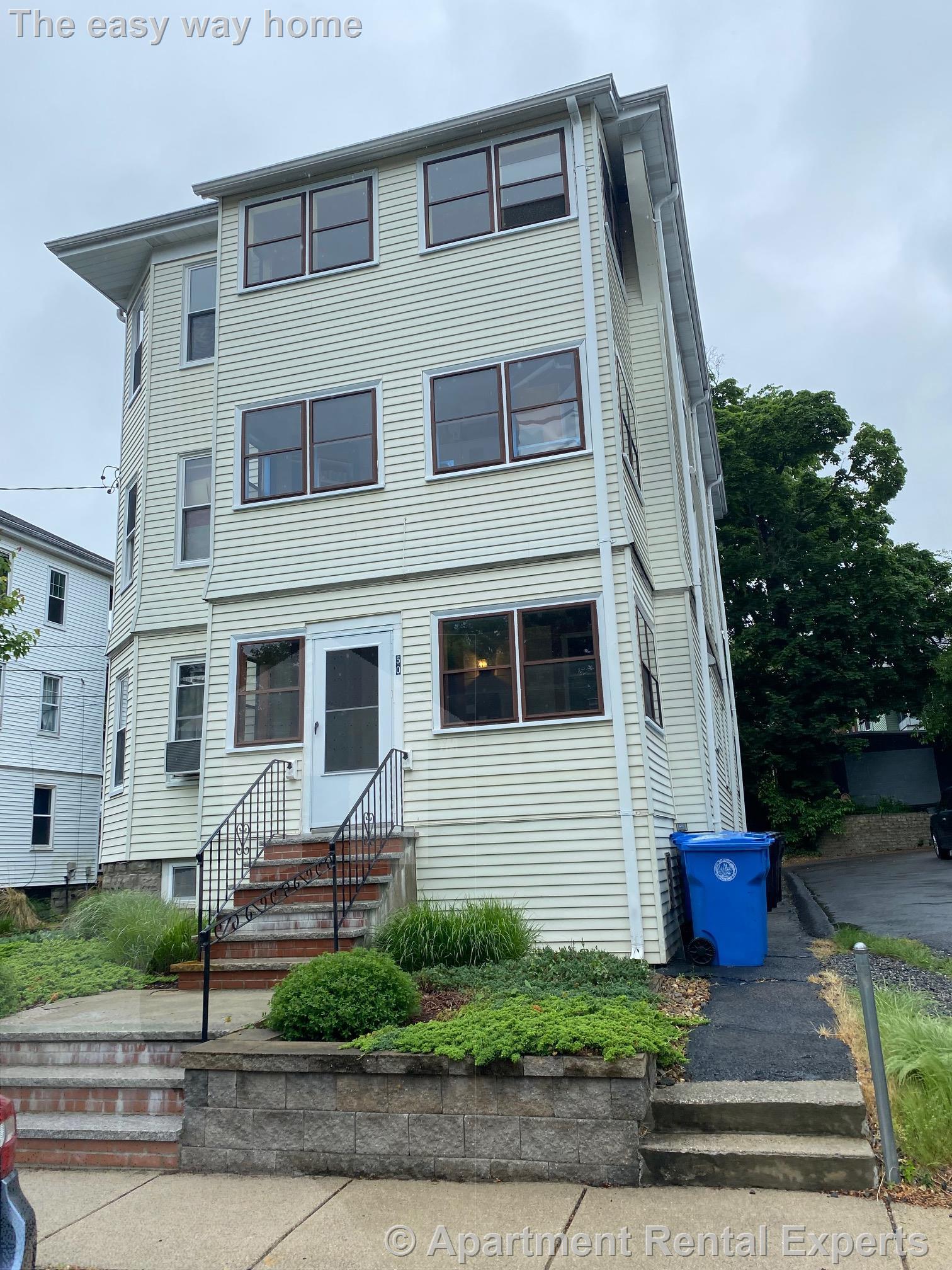 50 Oxford Ave, Belmont Line