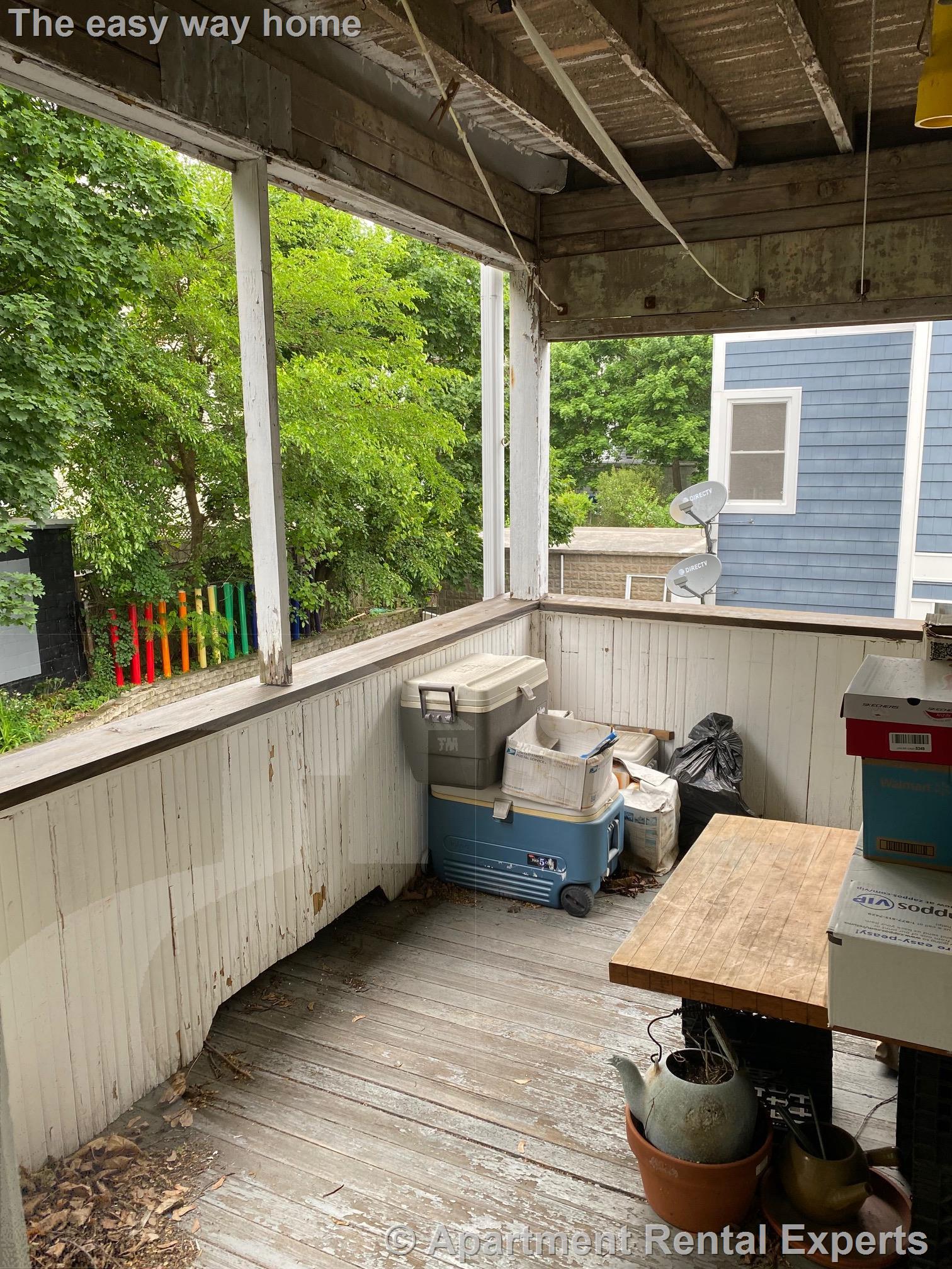 50 Oxford Ave, Belmont Line