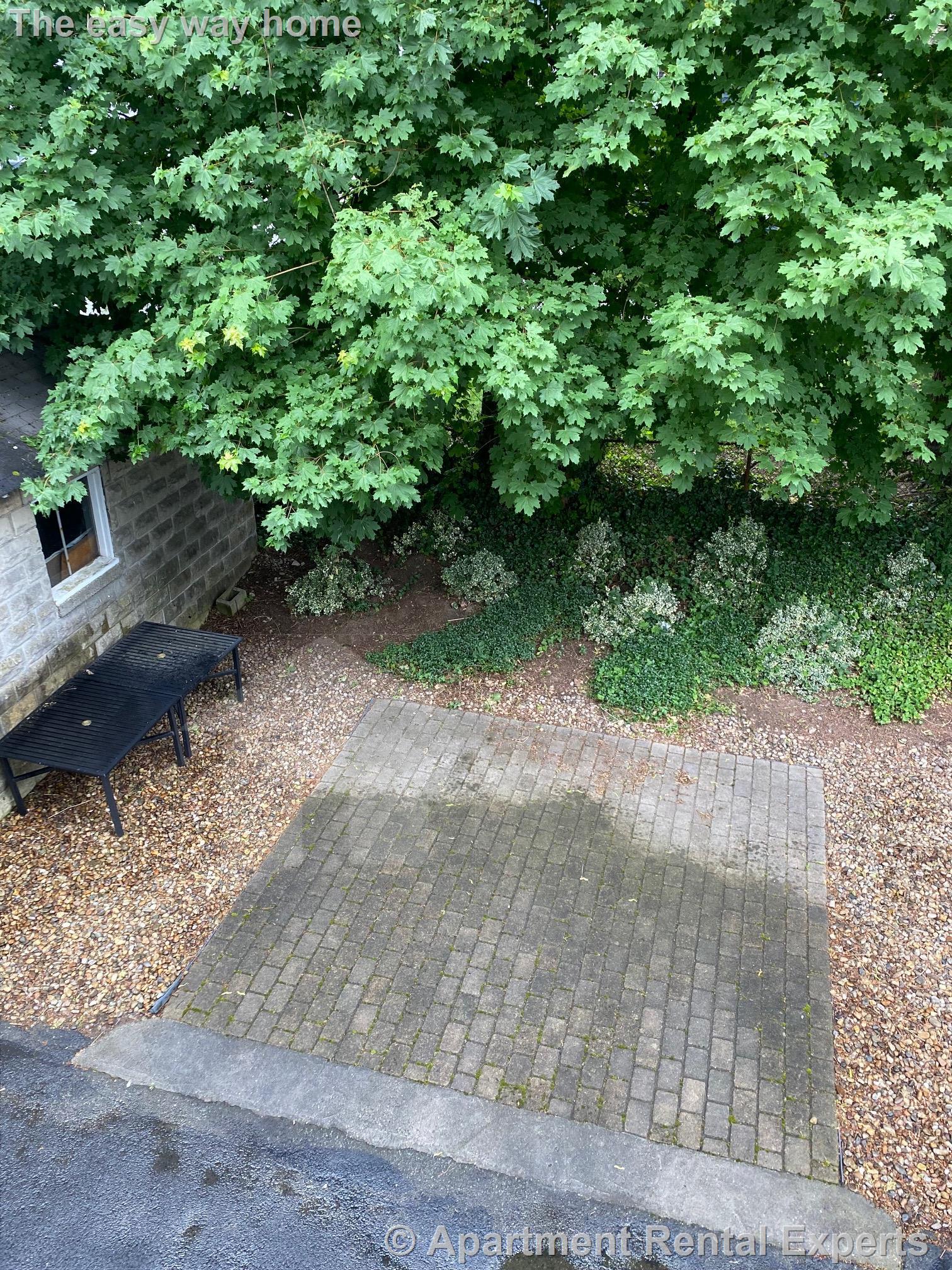 50 Oxford Ave, Belmont Line