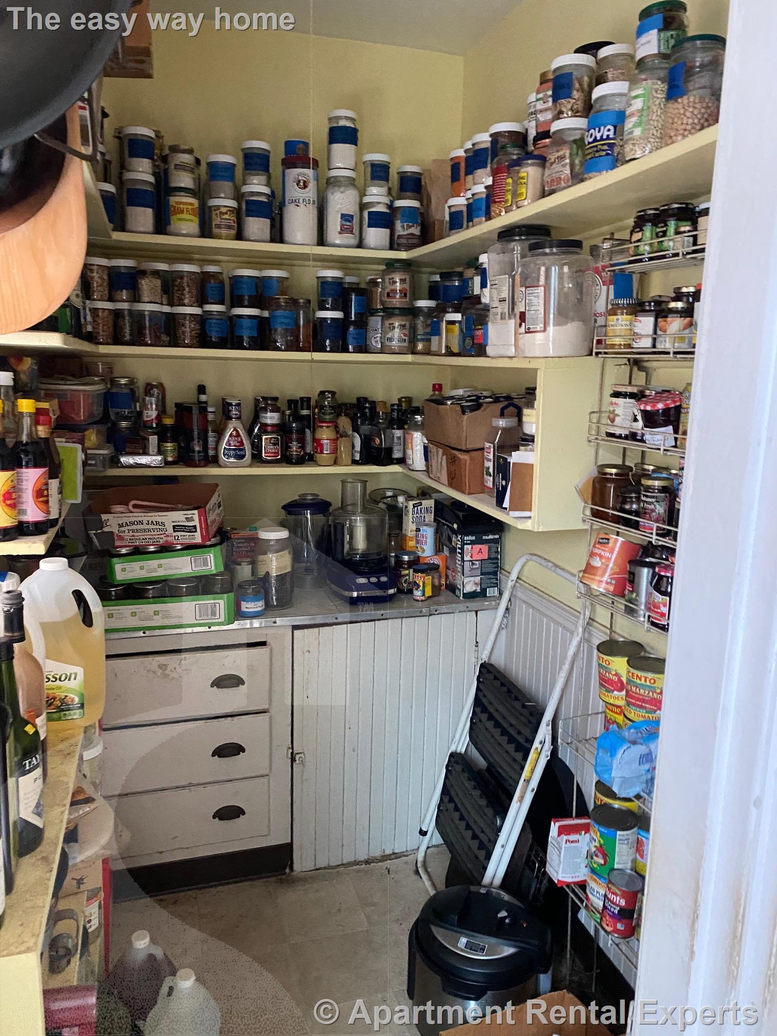 50 Oxford Ave, Belmont Line