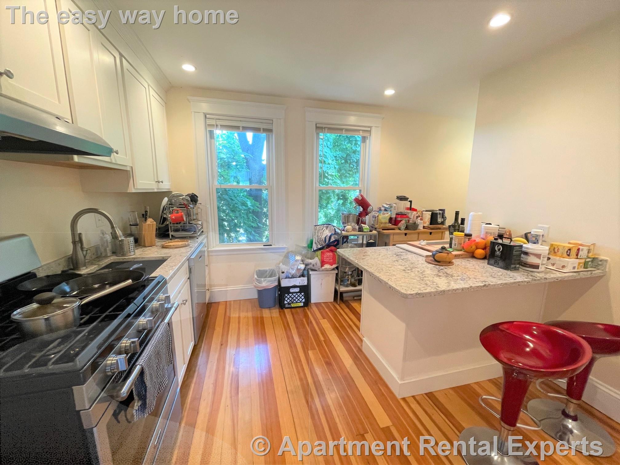 24 Ashland St, Porter Square