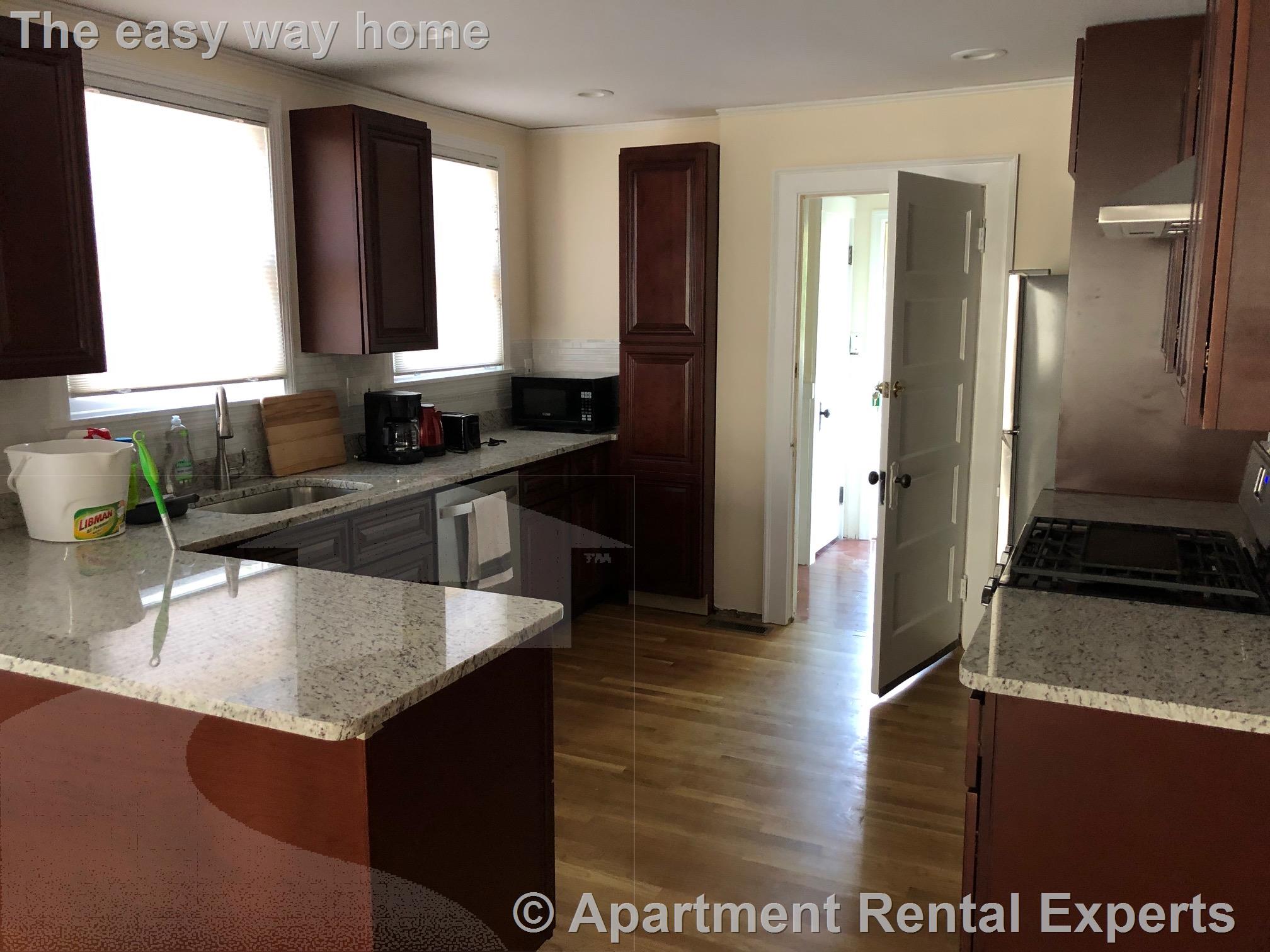 14 Netherlands Rd, Longwood