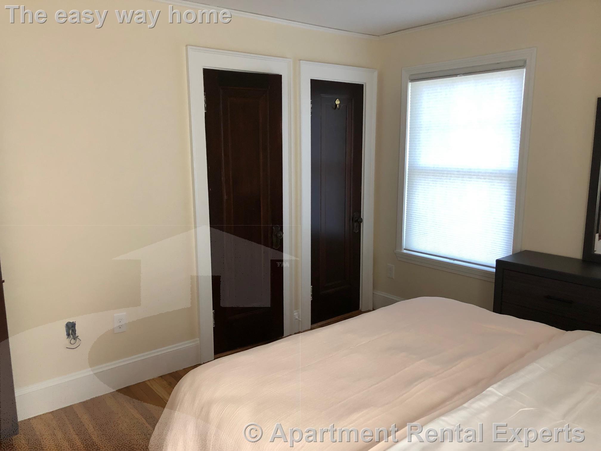 14 Netherlands Rd, Longwood