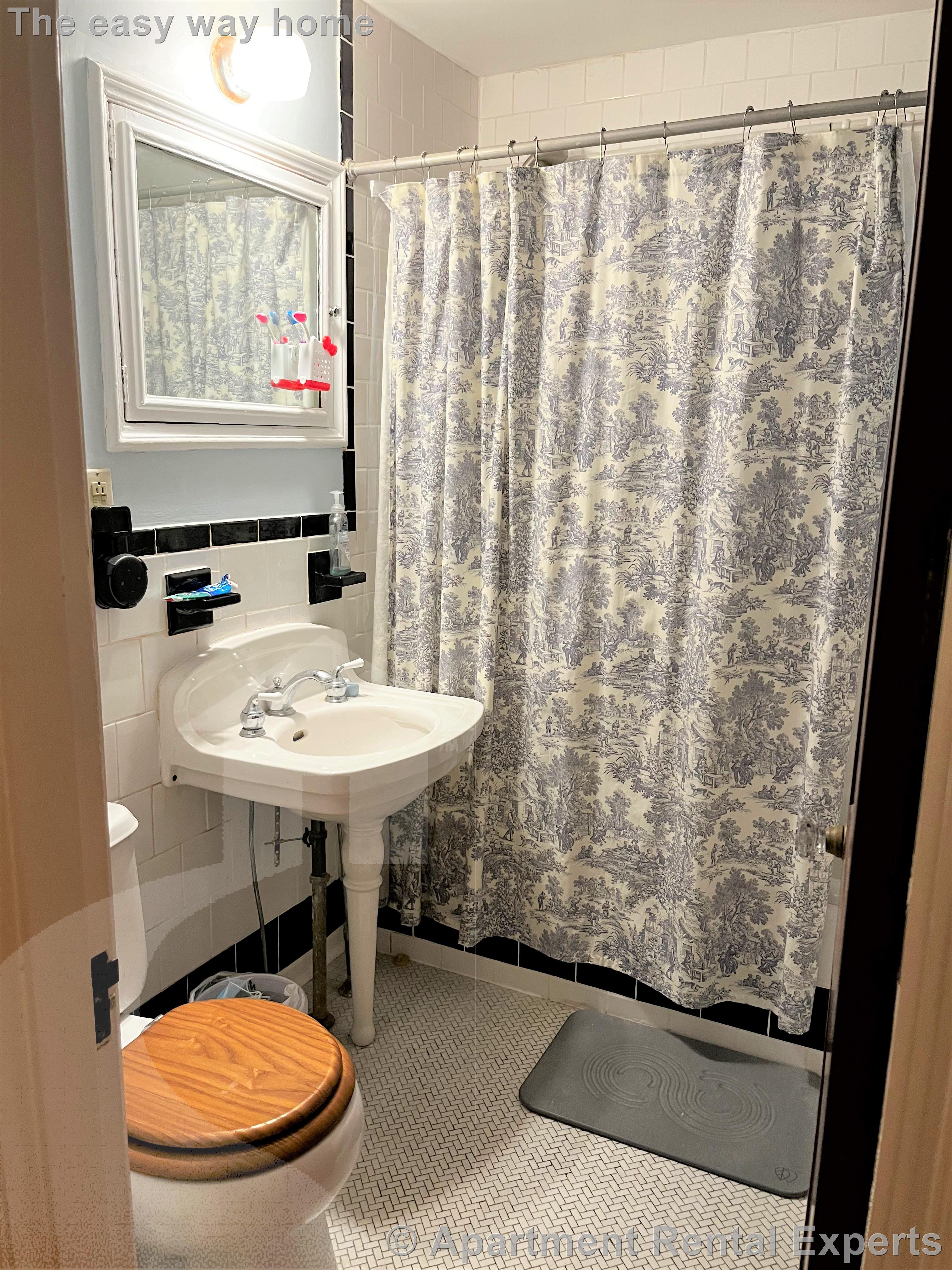 1572 Massachusetts Ave, Harvard Square