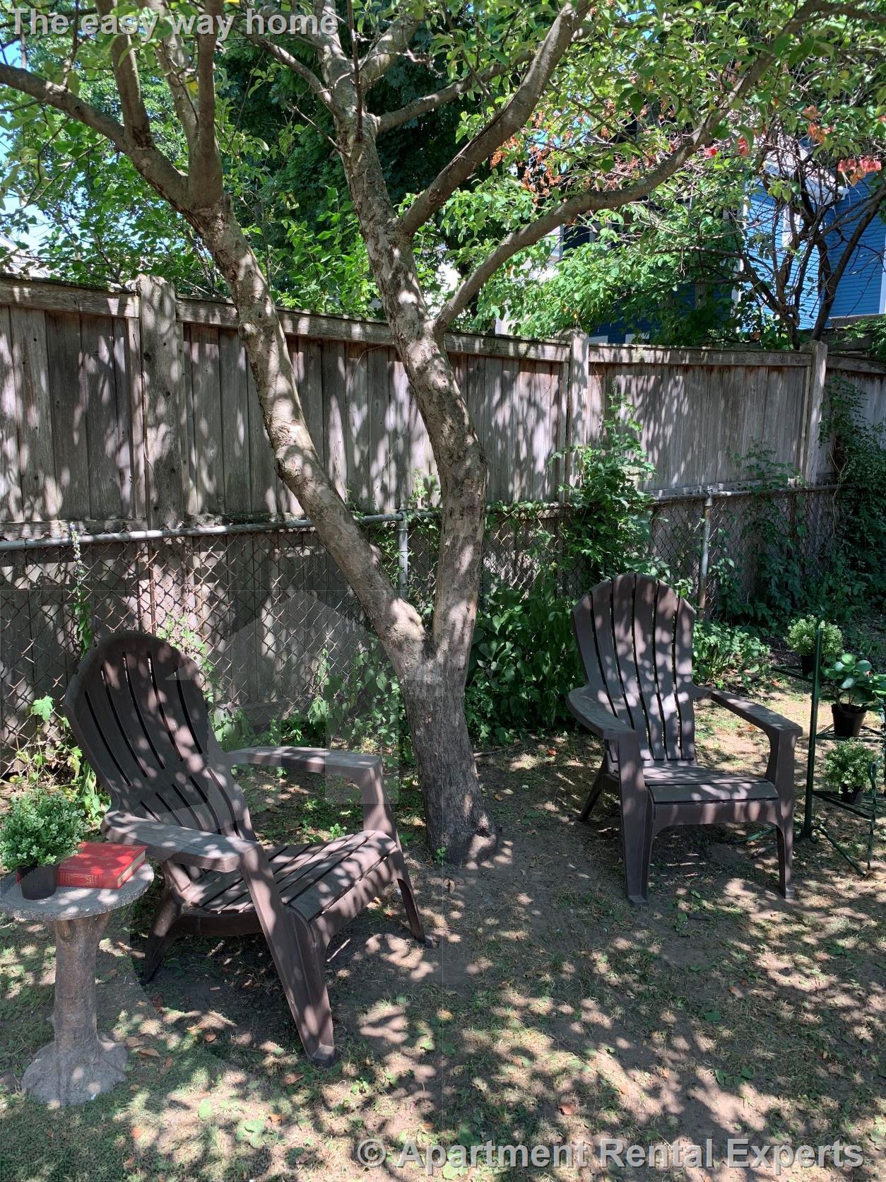 8 Locke St, Davis Square