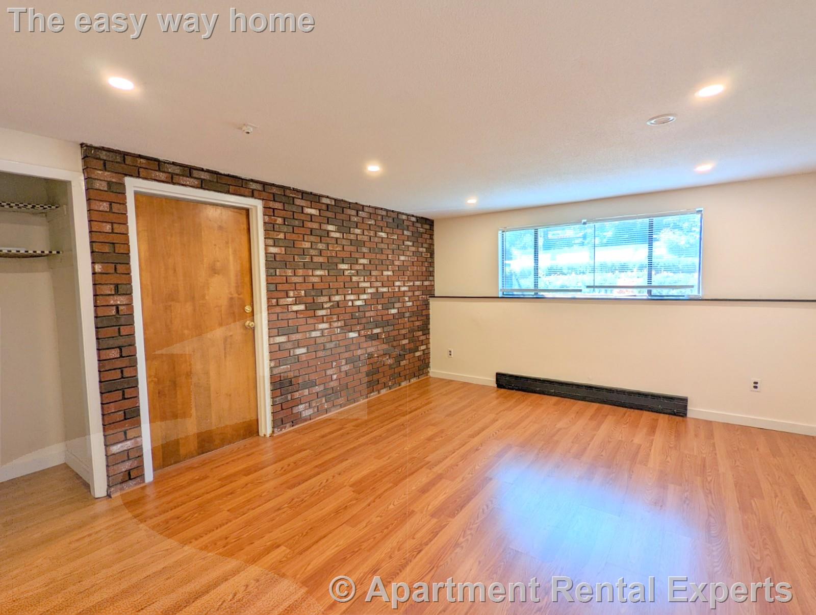 102 Alpine St, Magoun Square