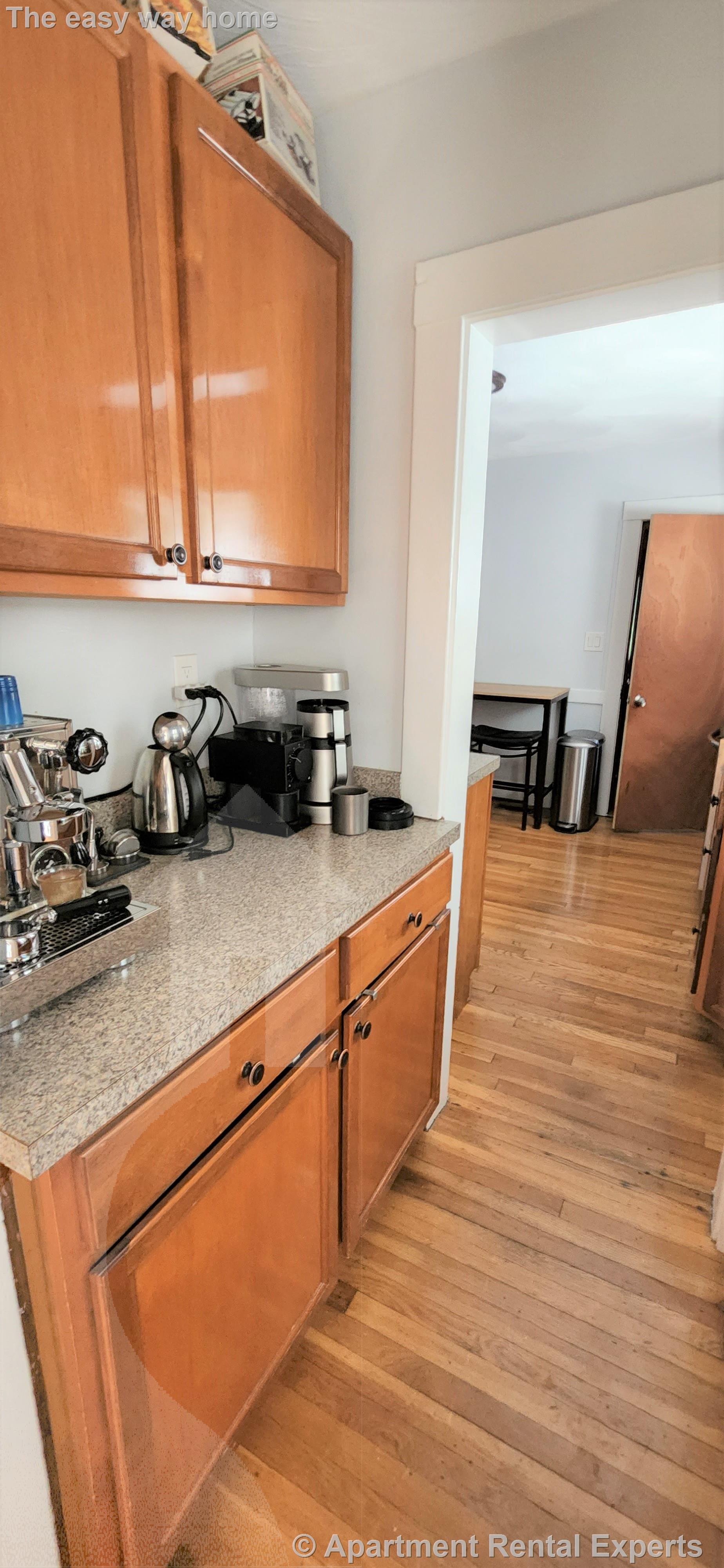 35 Aberdeen Ave, Fresh Pond