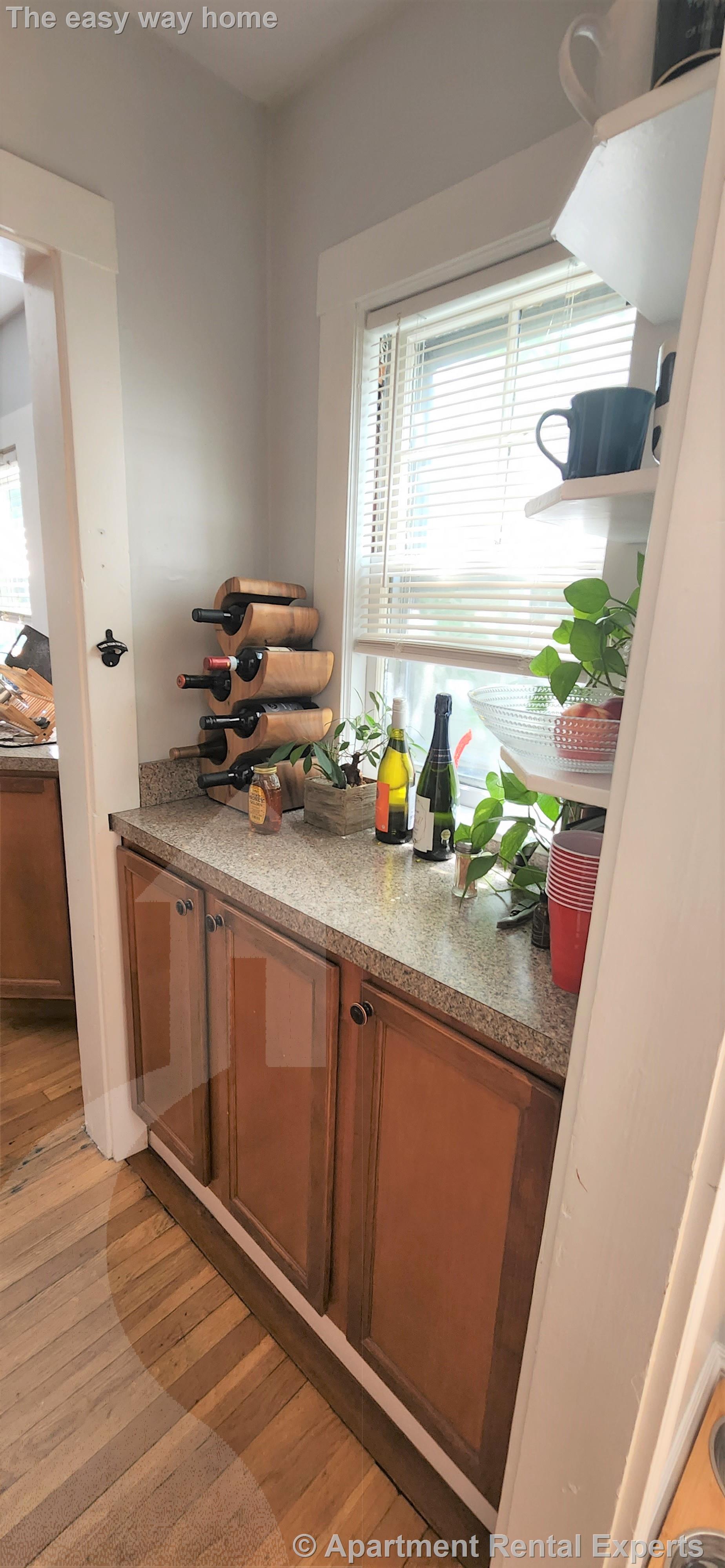 35 Aberdeen Ave, Fresh Pond