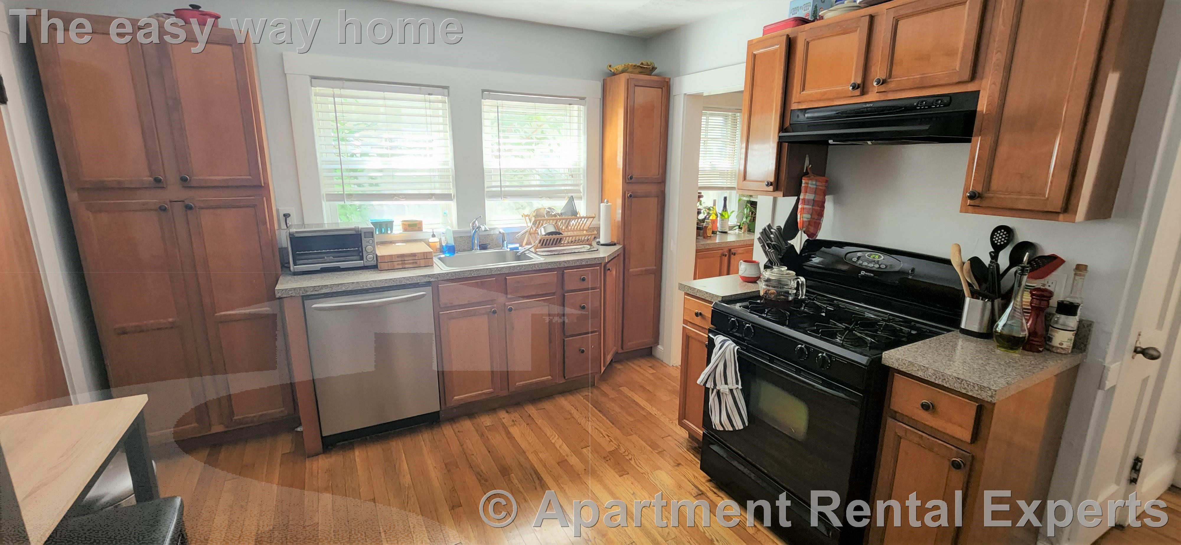 35 Aberdeen Ave, Fresh Pond