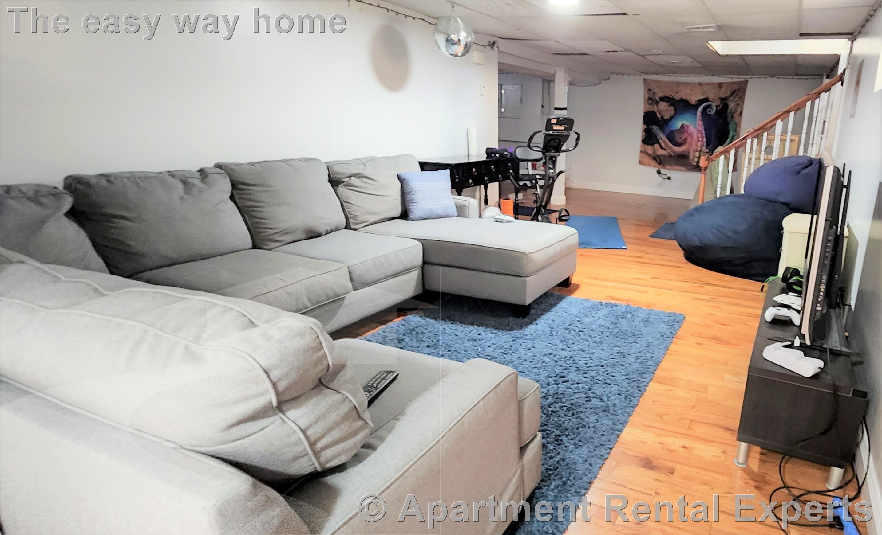 35 Aberdeen Ave, Fresh Pond