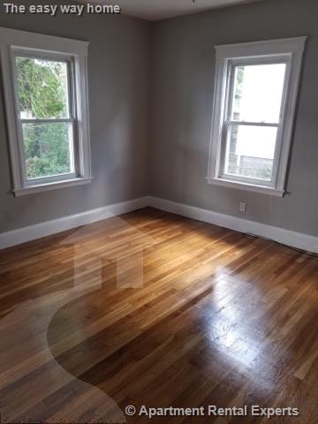 274 Willis Ave, Tufts