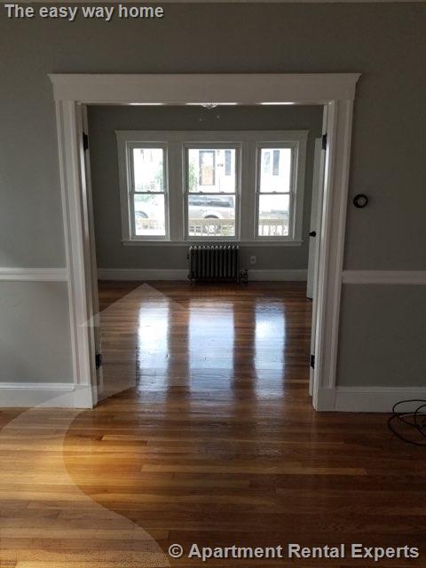 274 Willis Ave, Tufts