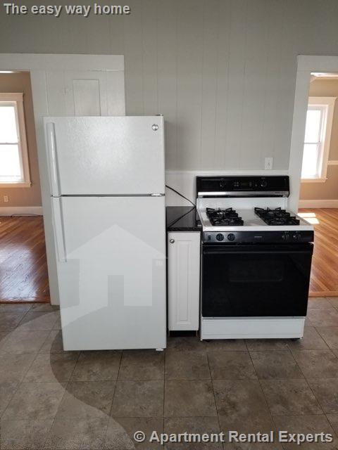 274 Willis Ave, Tufts