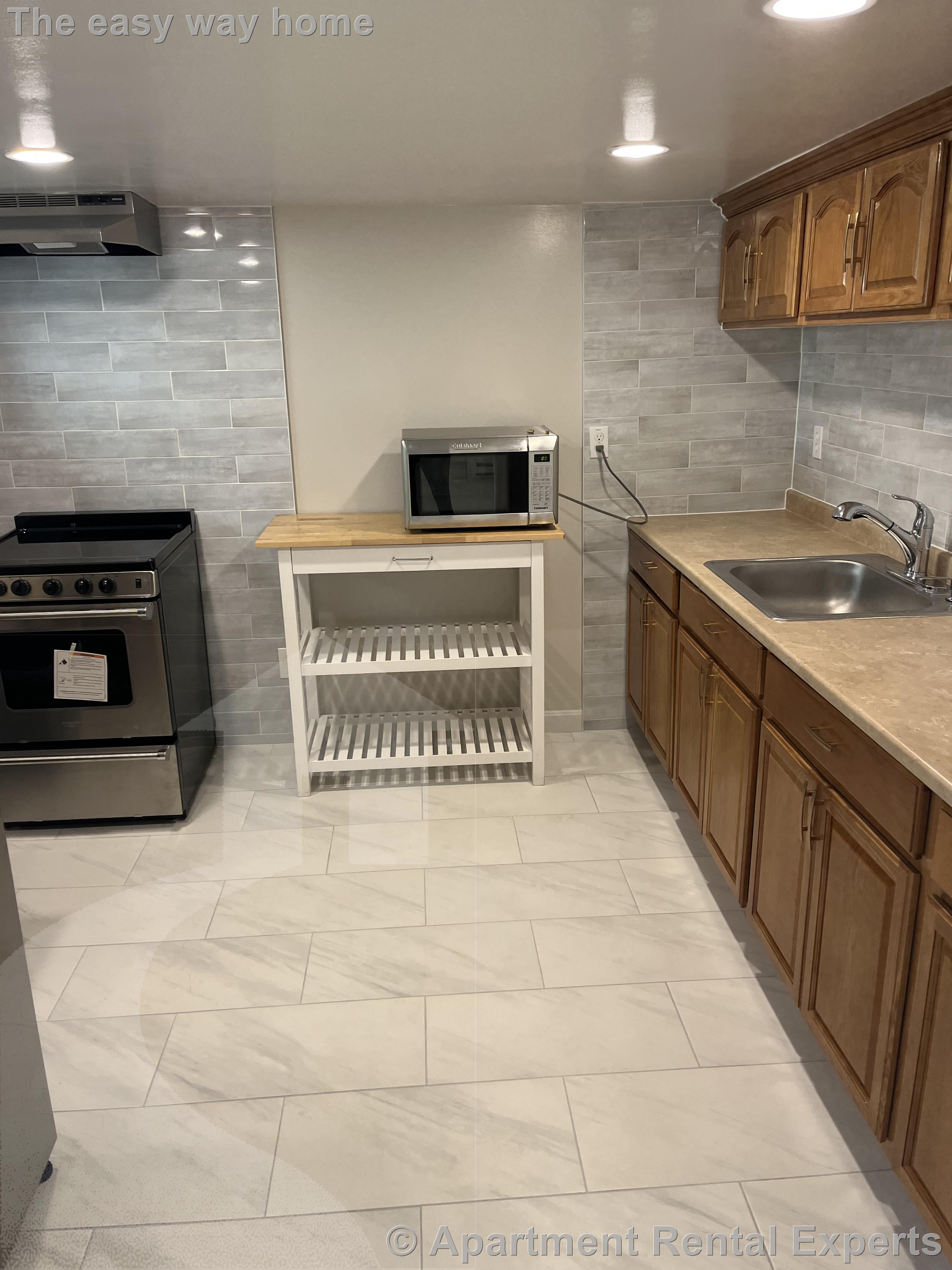 77 Fairfax St, Tufts