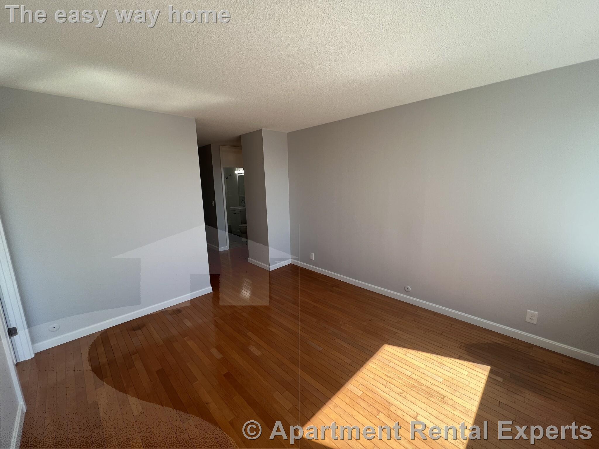 85 East India Row, Downtown