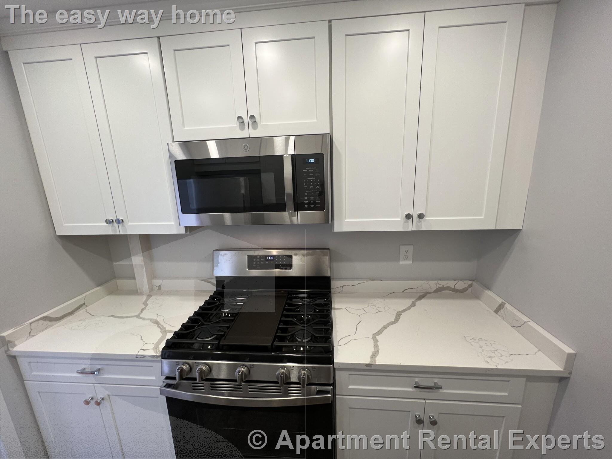 85 East India Row, Downtown