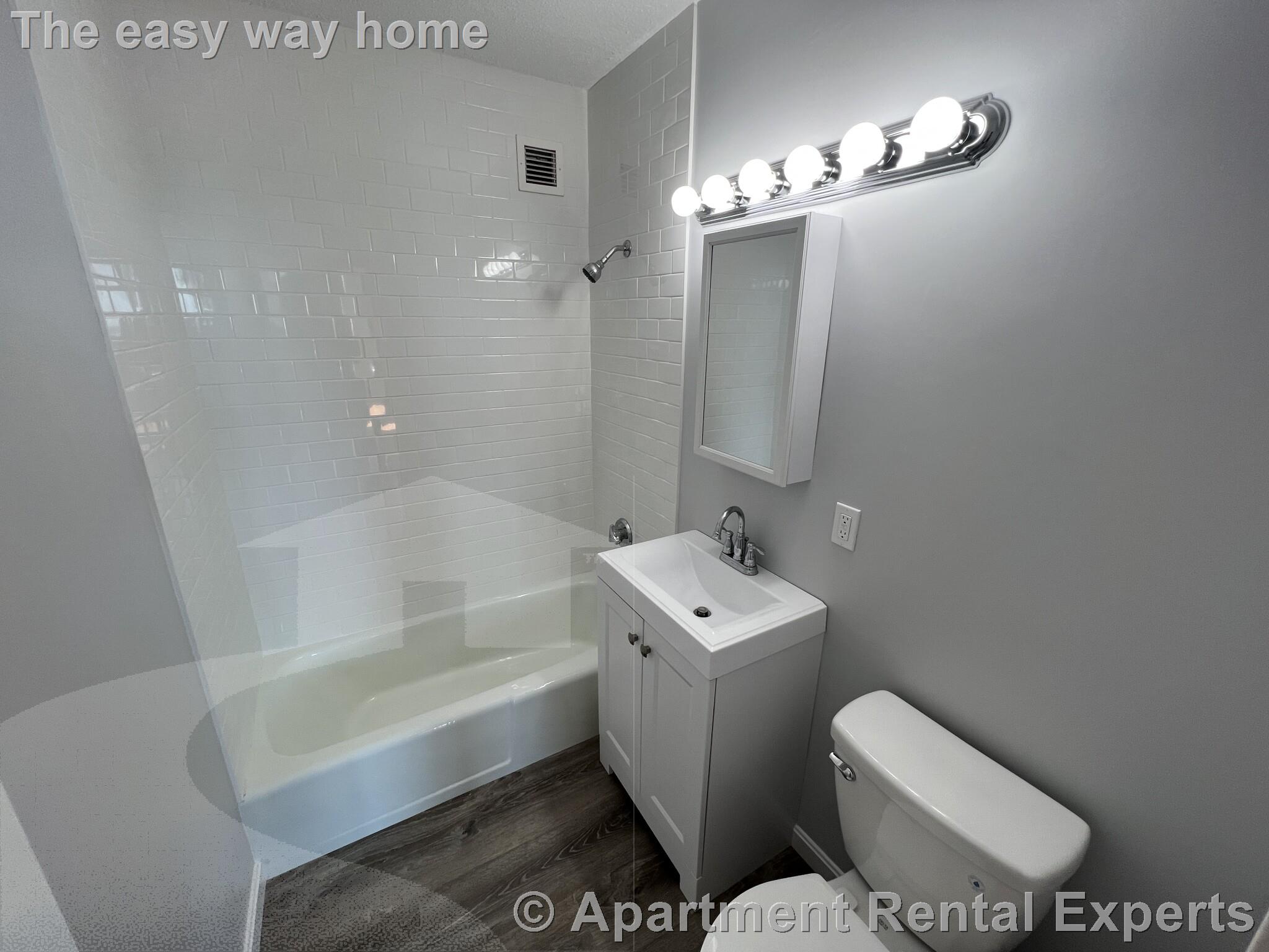 85 East India Row, Downtown