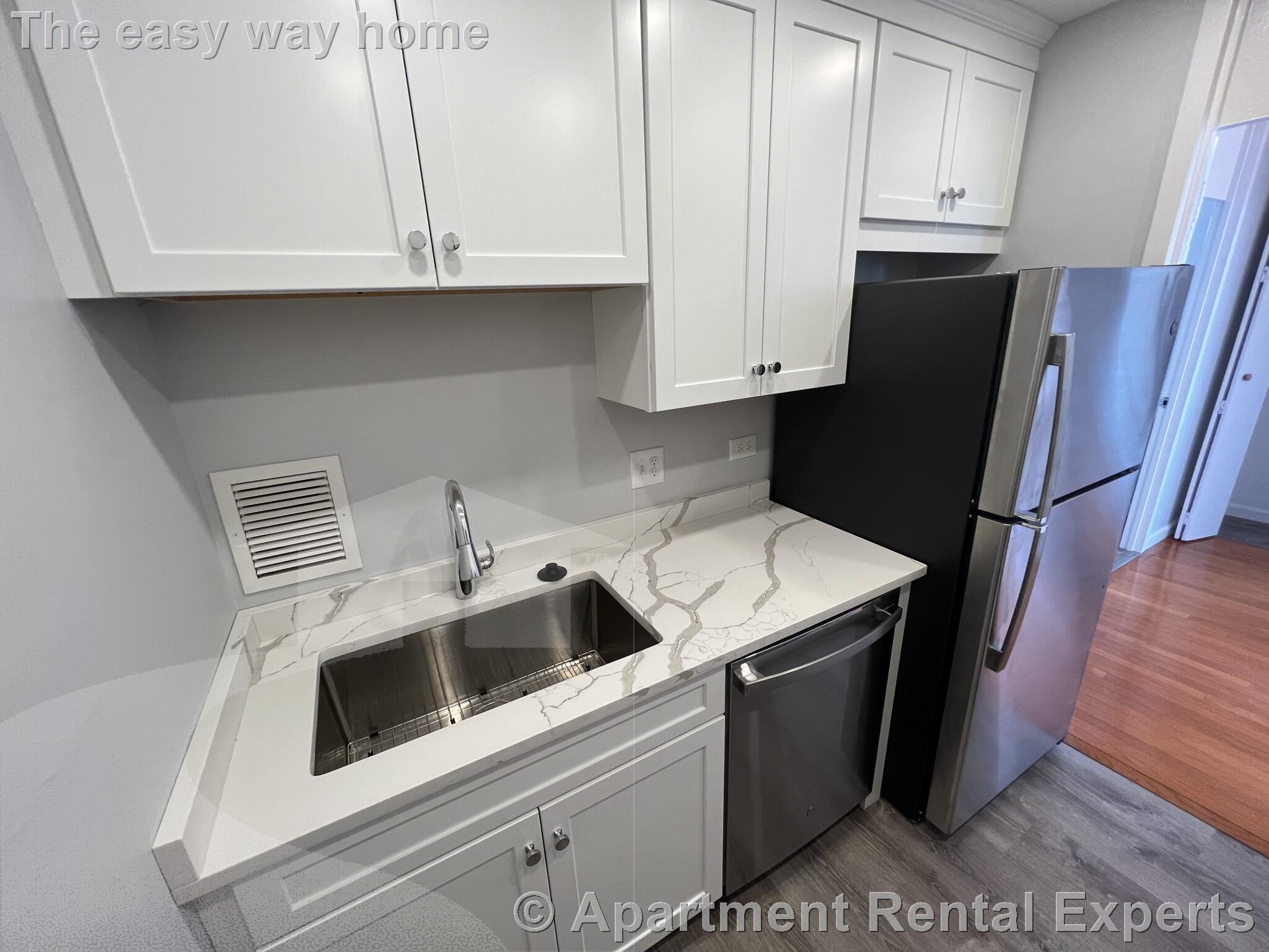 85 East India Row, Downtown