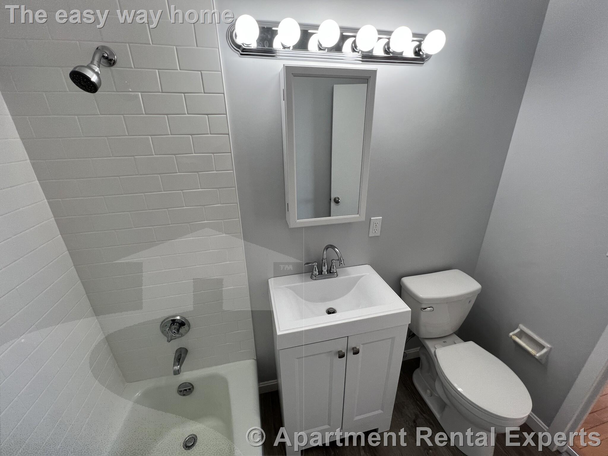 85 East India Row, Downtown