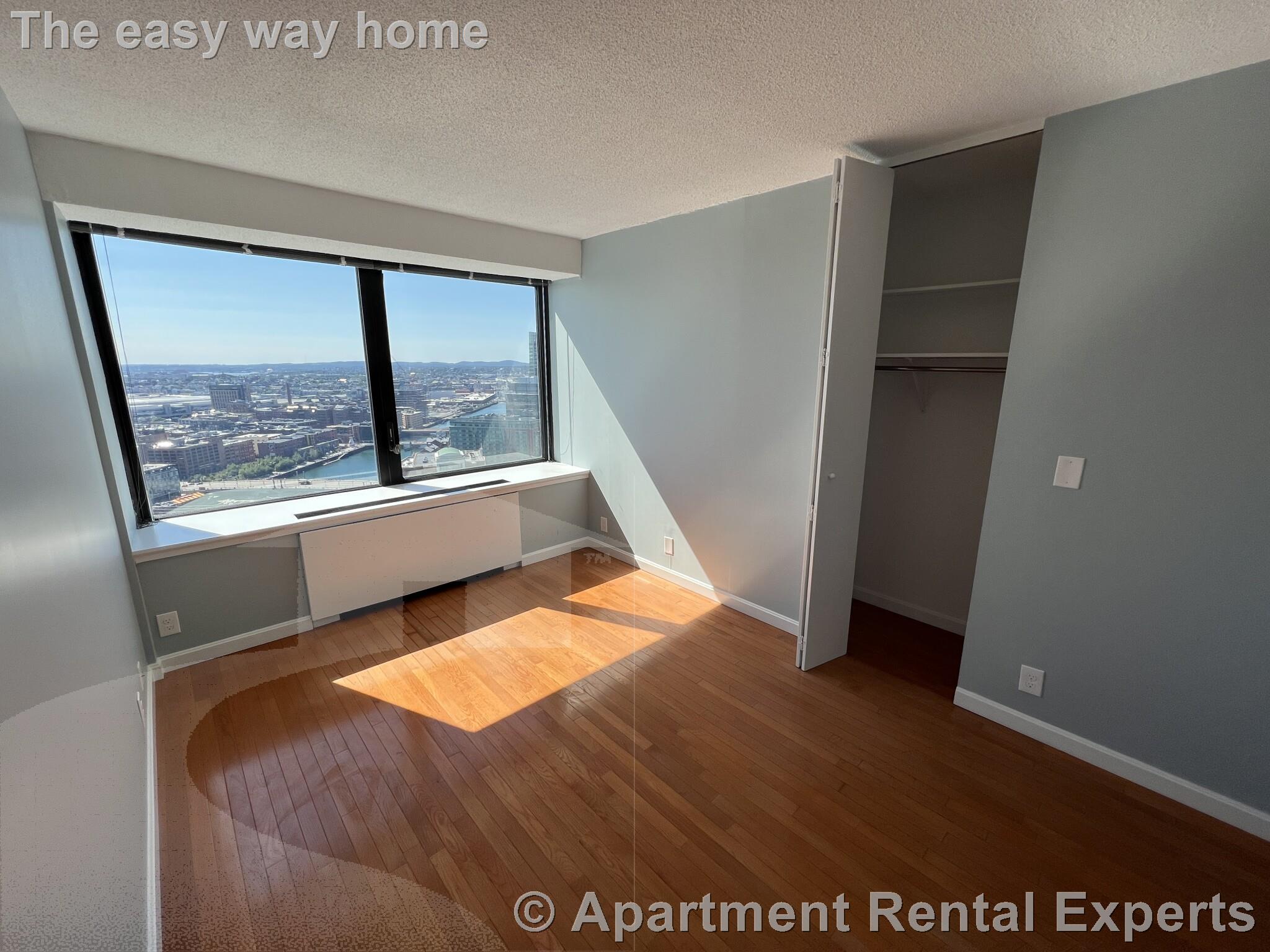 85 East India Row, Downtown