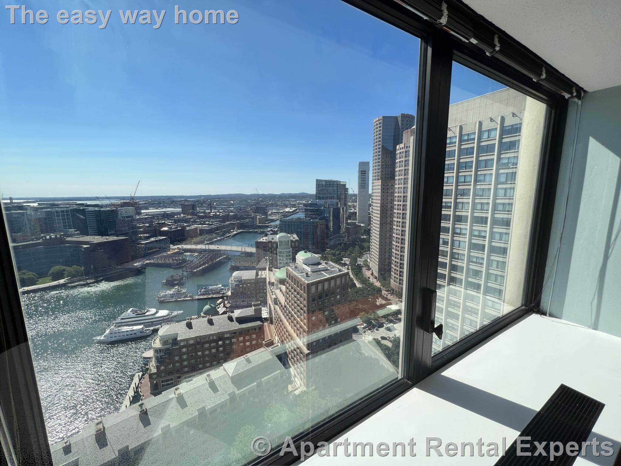 85 East India Row, Downtown