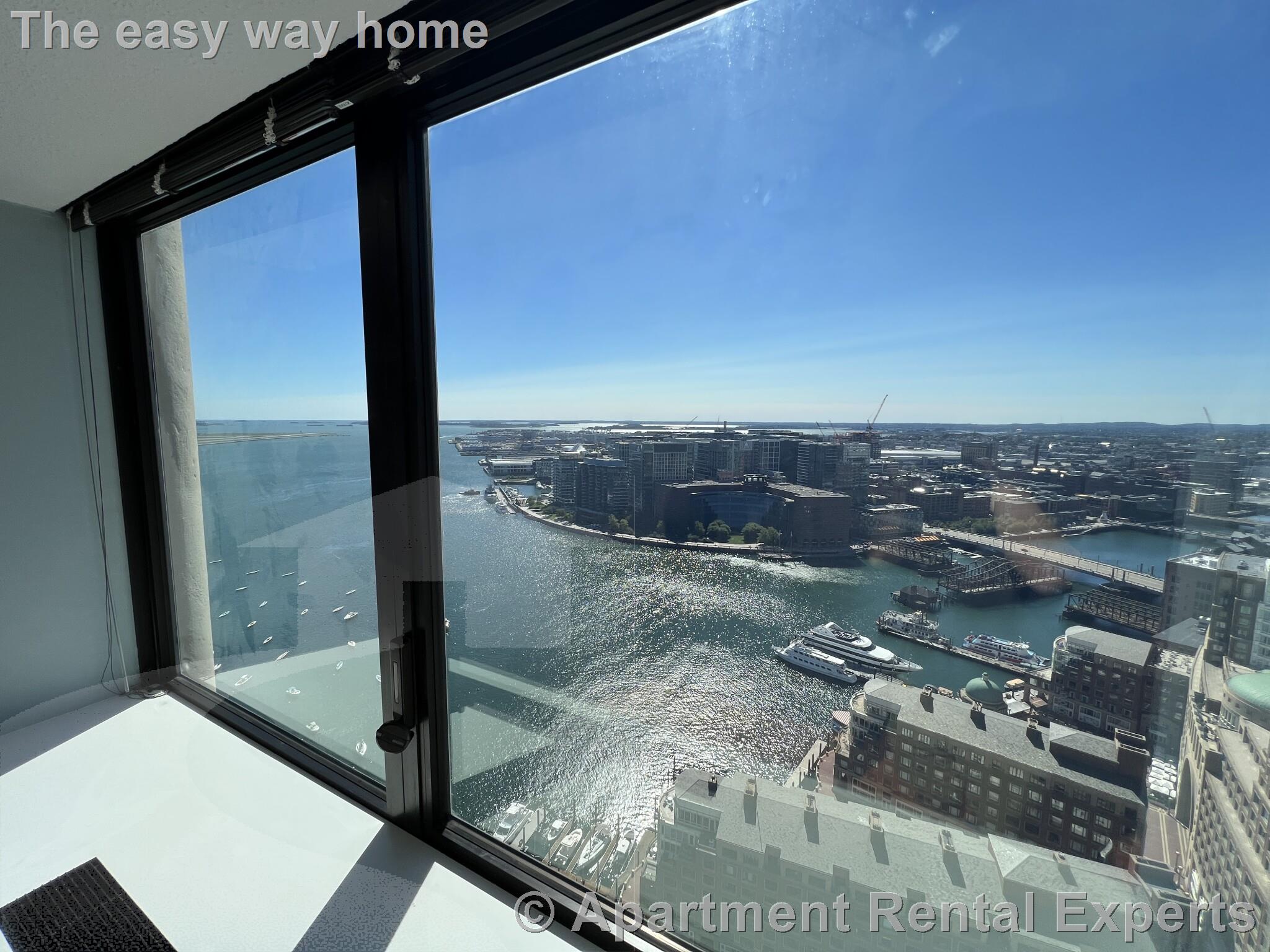 85 East India Row, Downtown