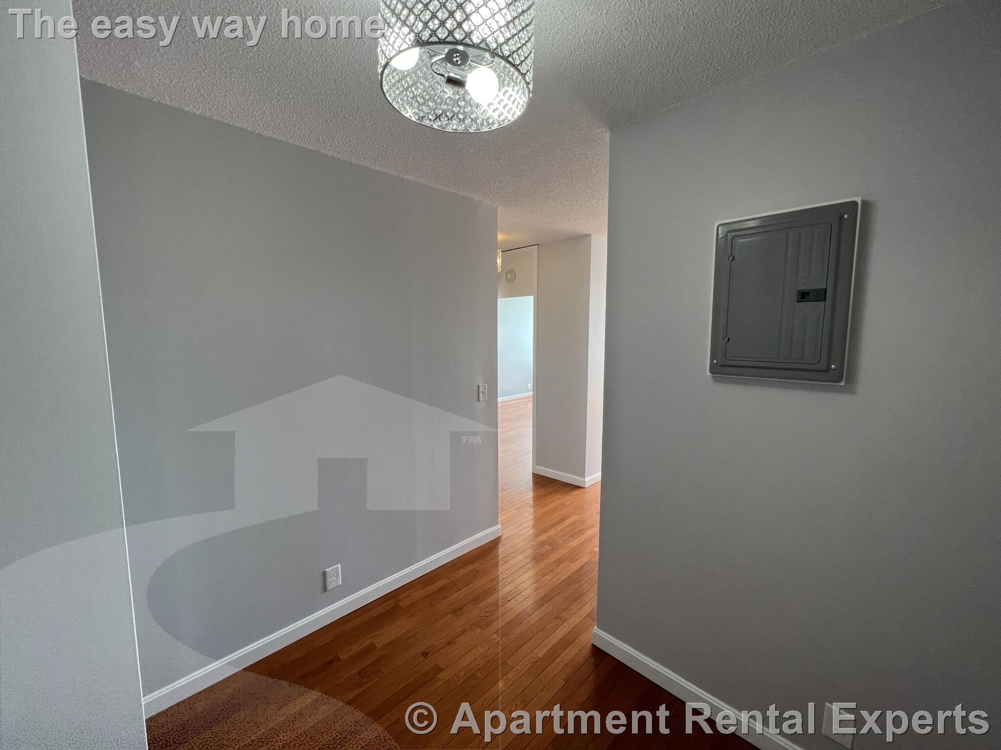 85 East India Row, Downtown