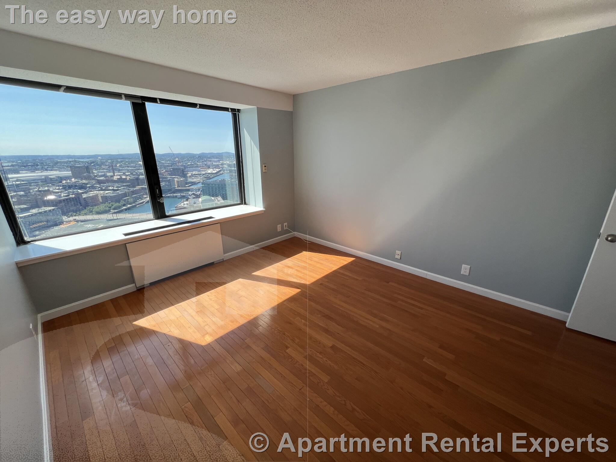 85 East India Row, Downtown