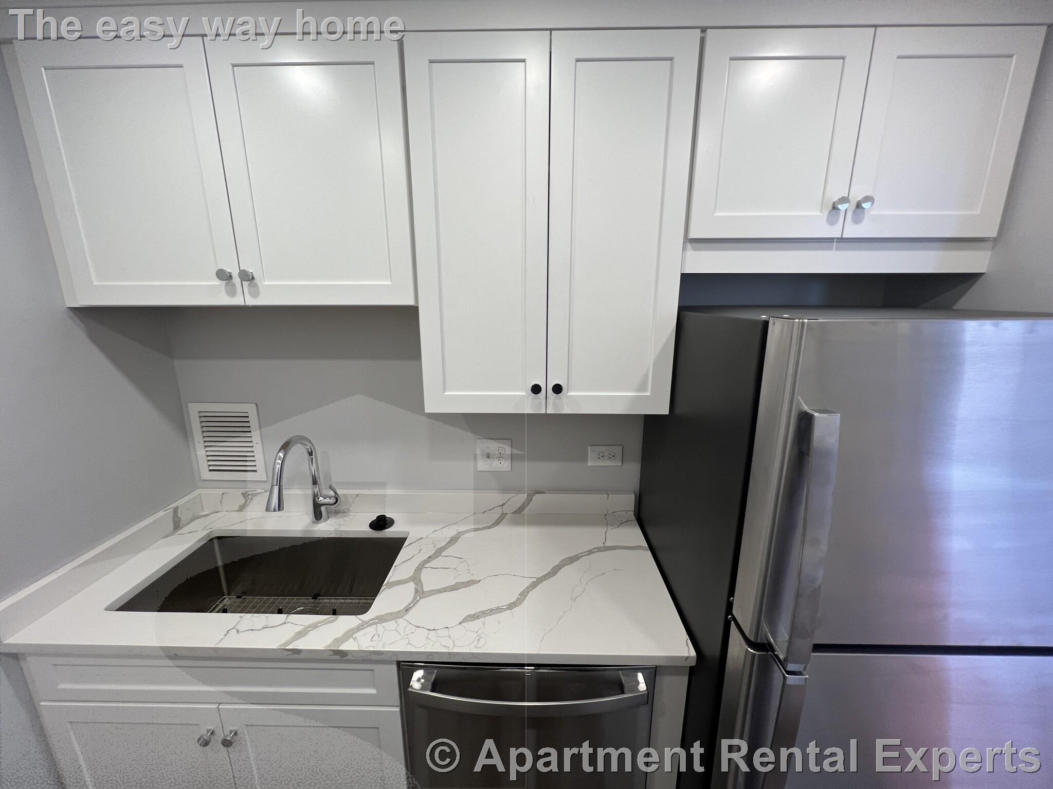 85 East India Row, Downtown