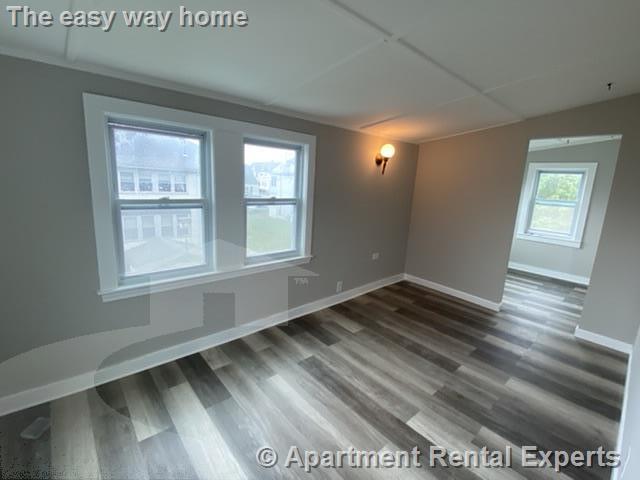 11 Goldsmith Ave, Tufts