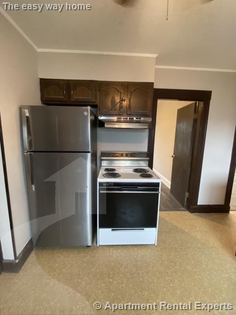 11 Goldsmith Ave, Tufts