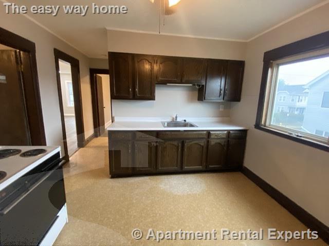 11 Goldsmith Ave, Tufts