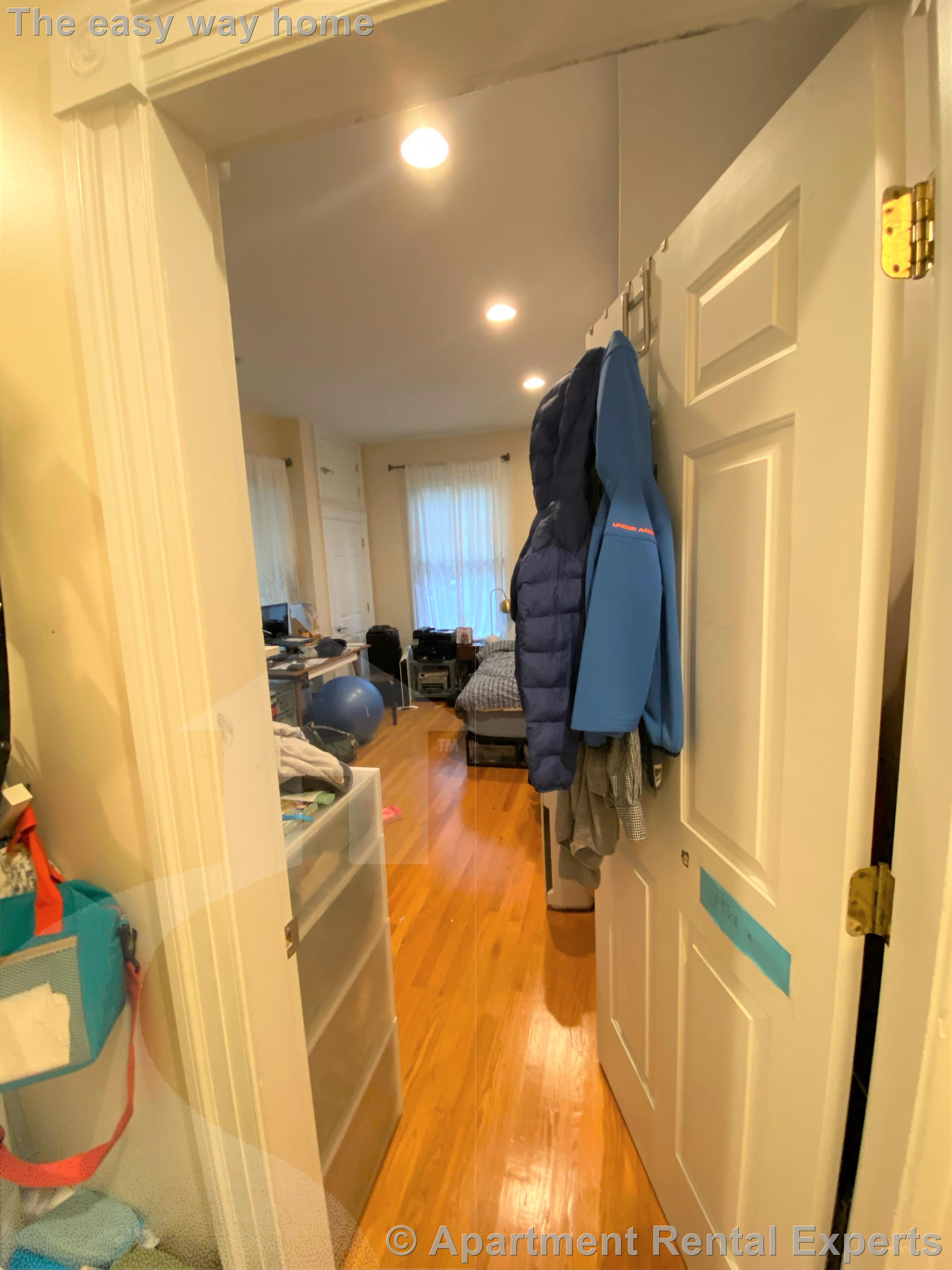 22 Trowbridge St, Harvard Square