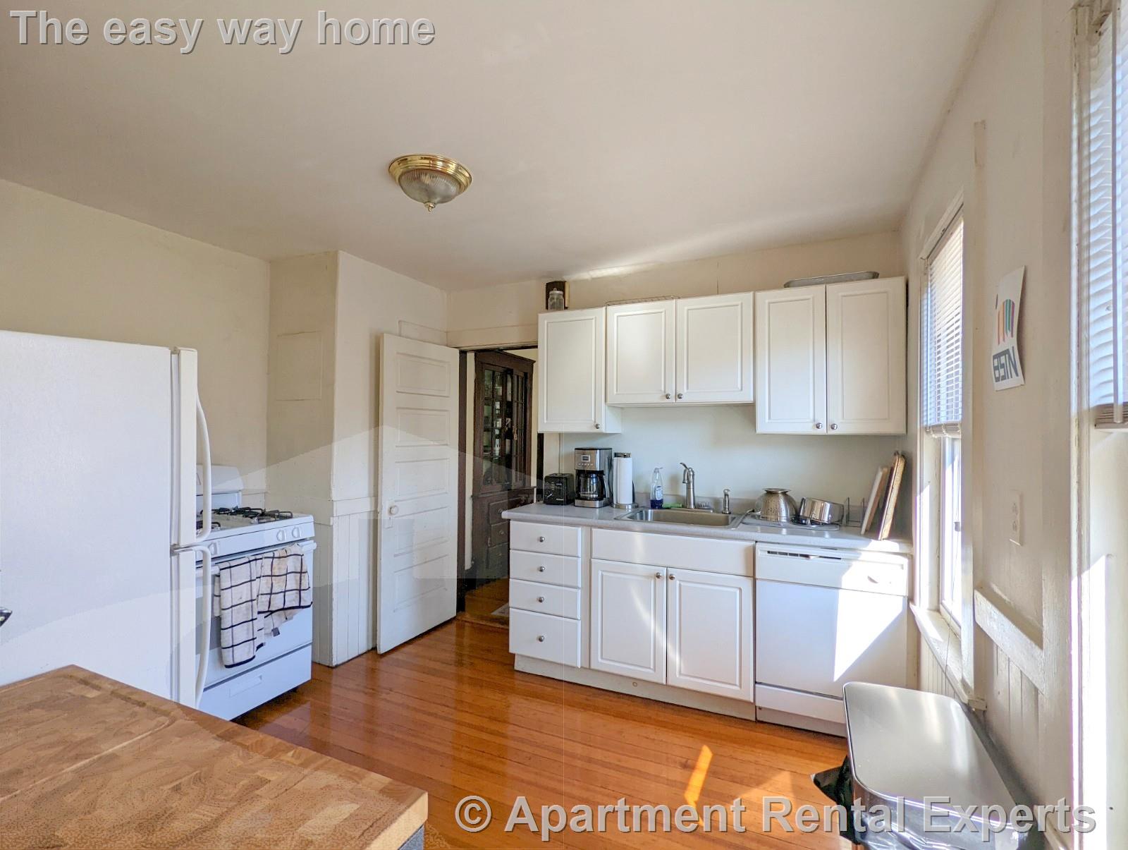 998 Broadway, Davis Square