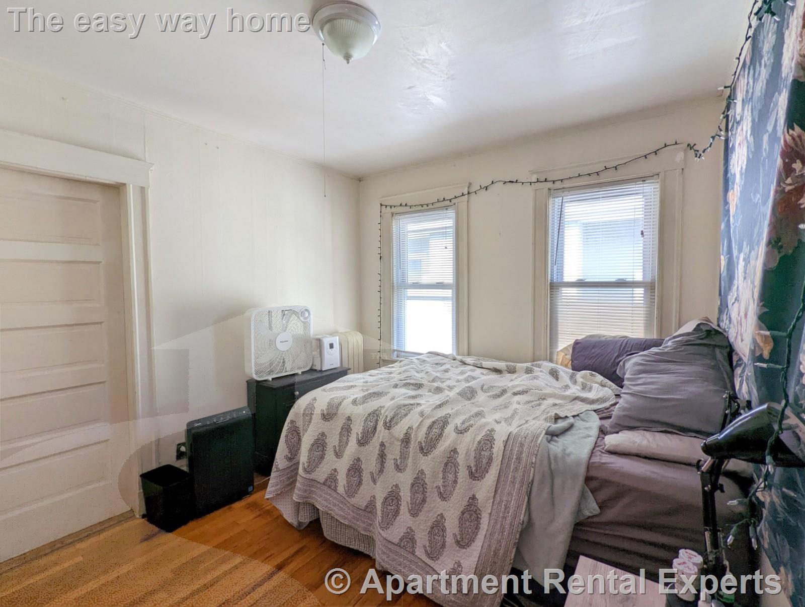 998 Broadway, Davis Square