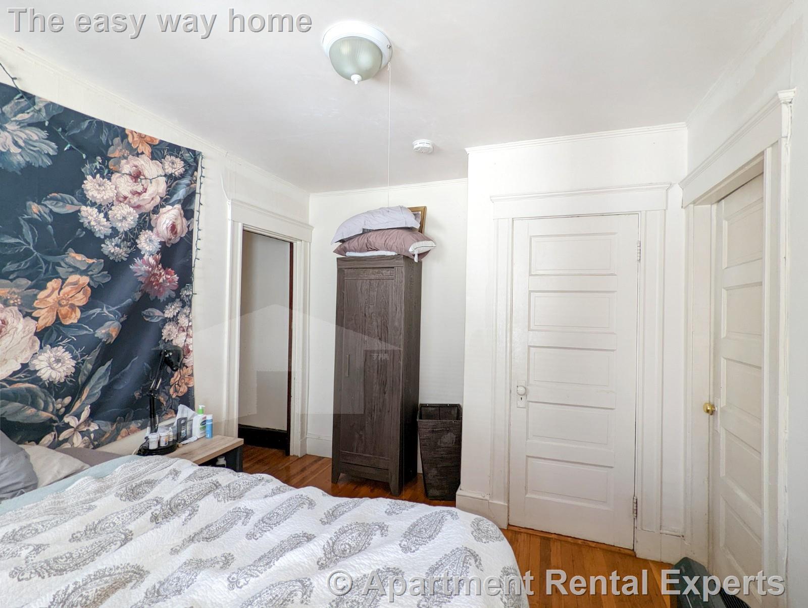 998 Broadway, Davis Square