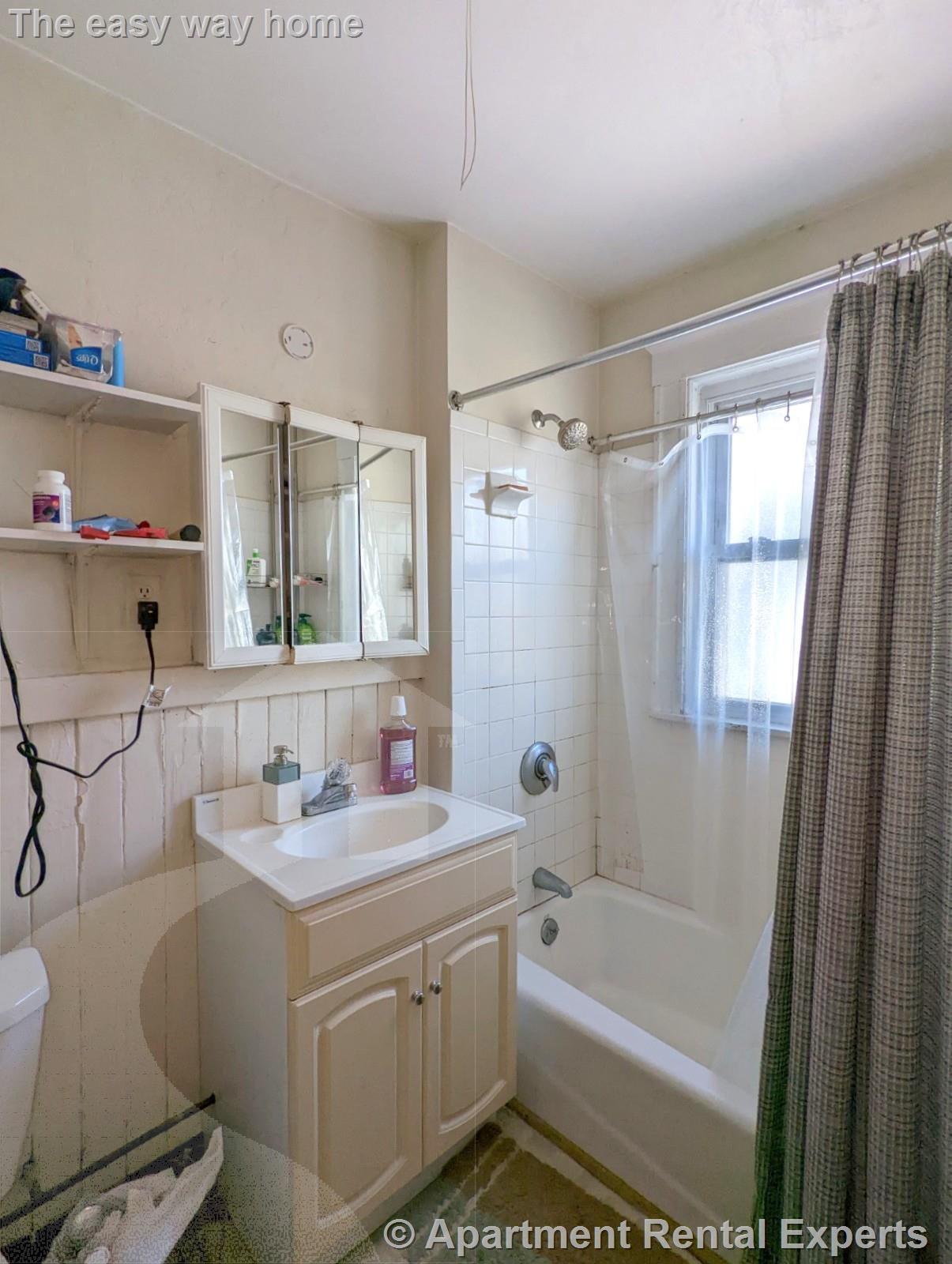 998 Broadway, Davis Square