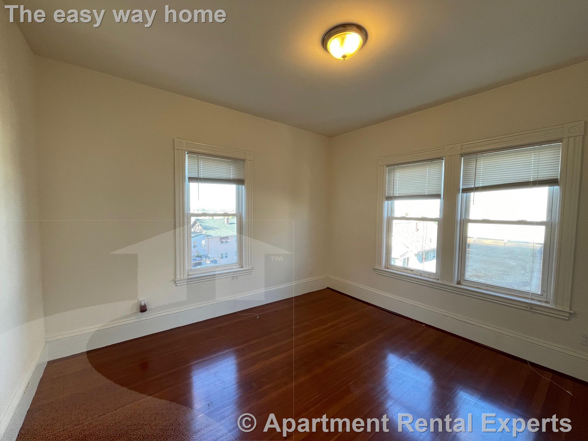 17 Upland Park, Magoun Square