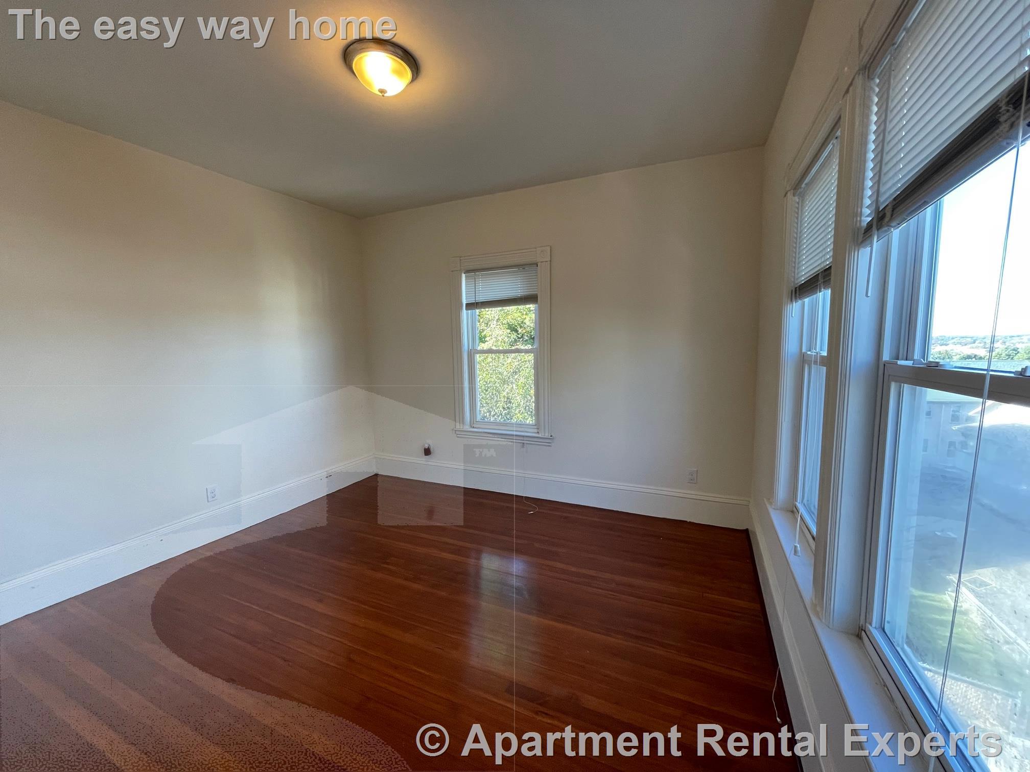 17 Upland Park, Magoun Square