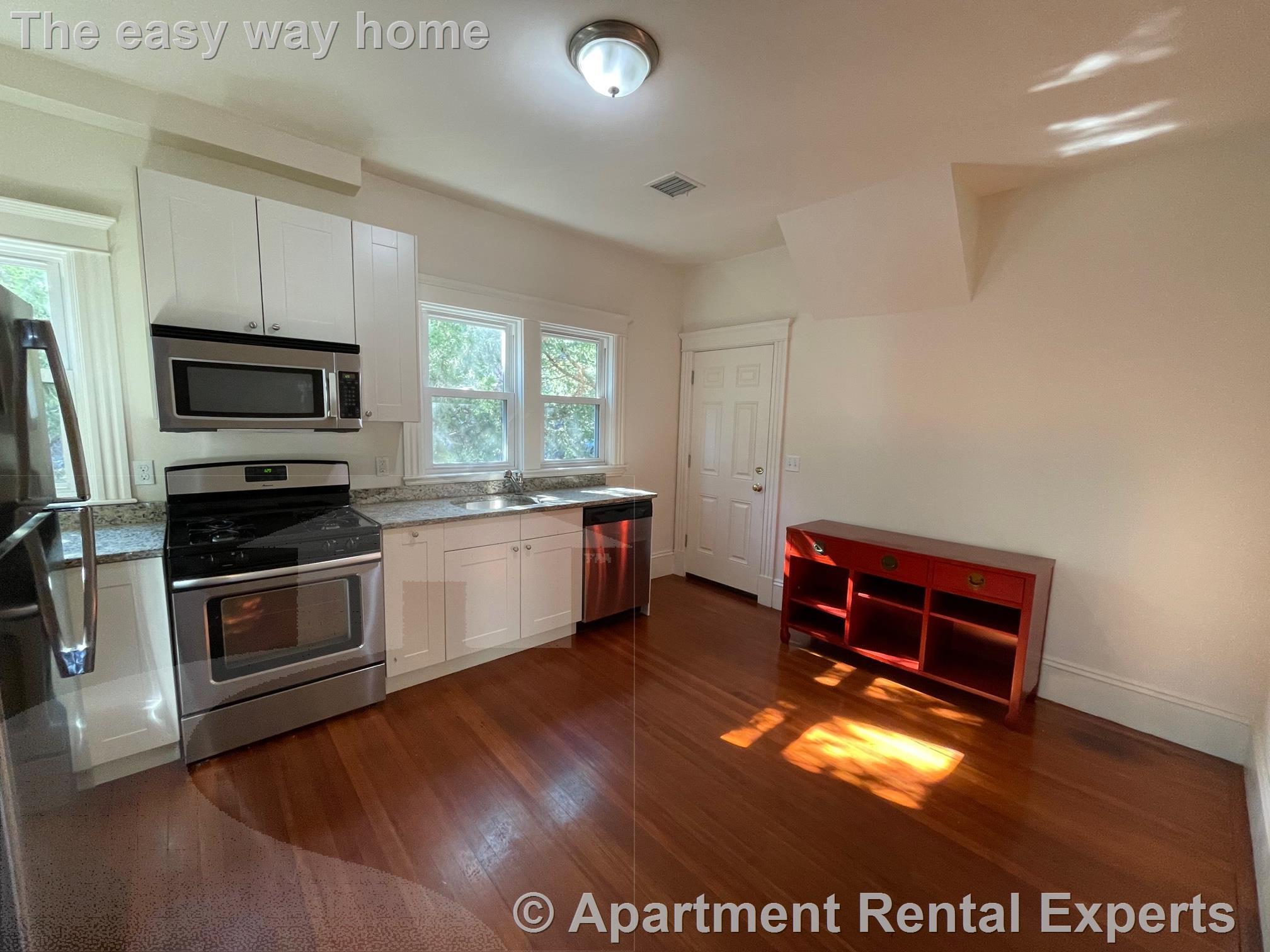 17 Upland Park, Magoun Square