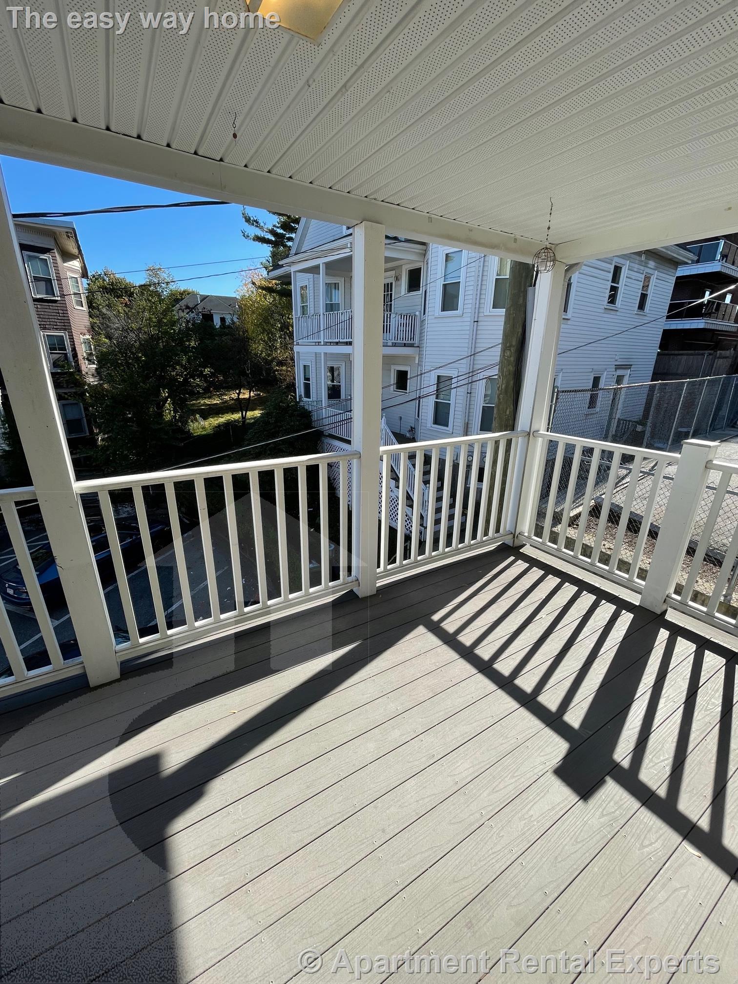 17 Upland Park, Magoun Square