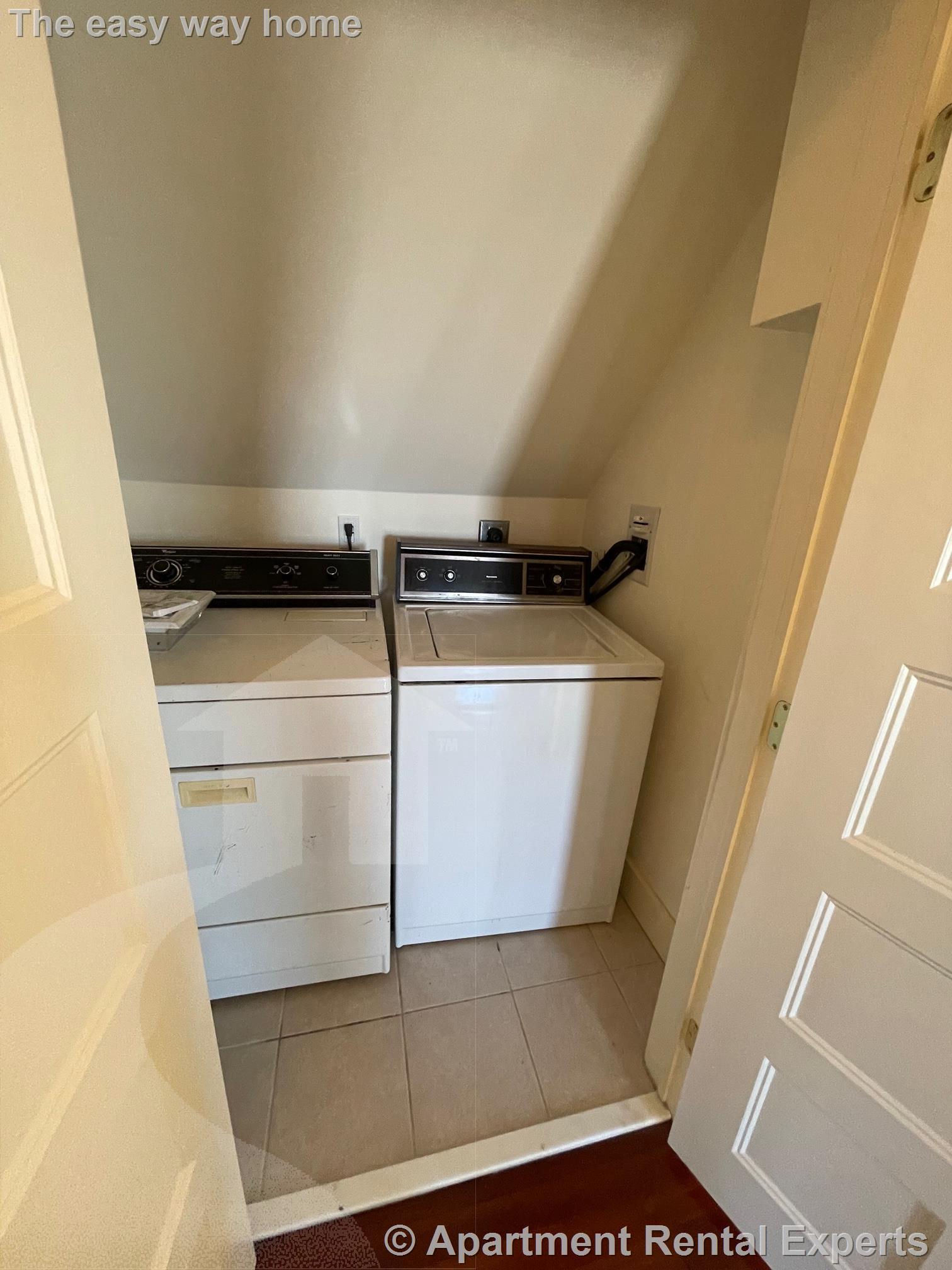 17 Upland Park, Magoun Square