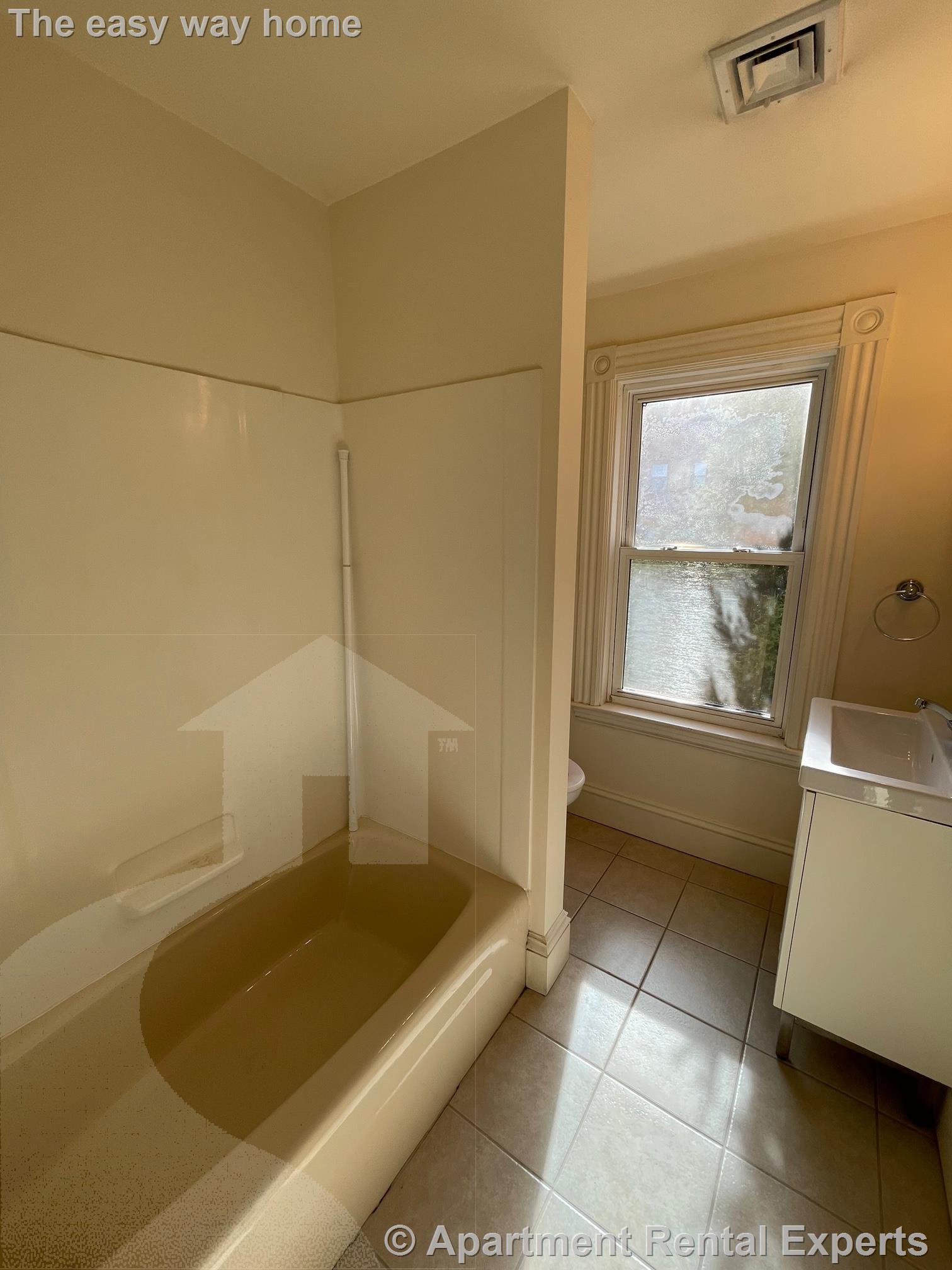 17 Upland Park, Magoun Square