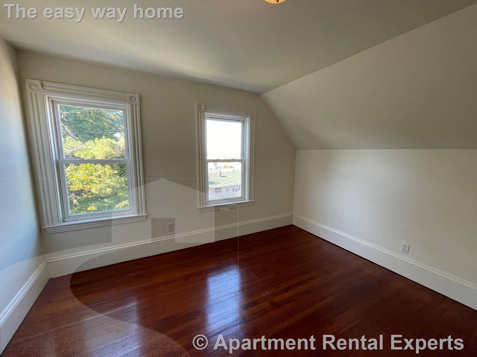 17 Upland Park, Magoun Square