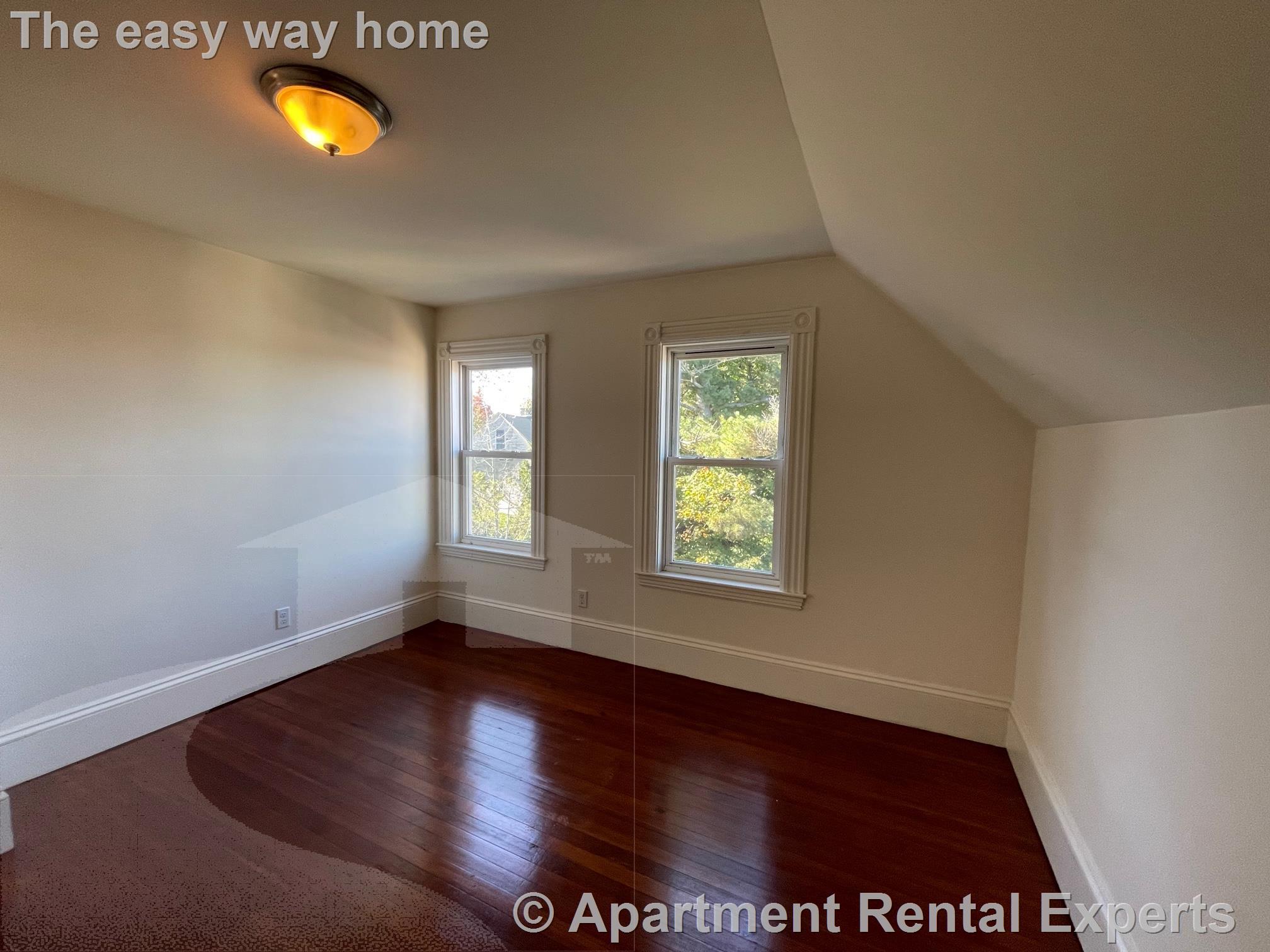 17 Upland Park, Magoun Square