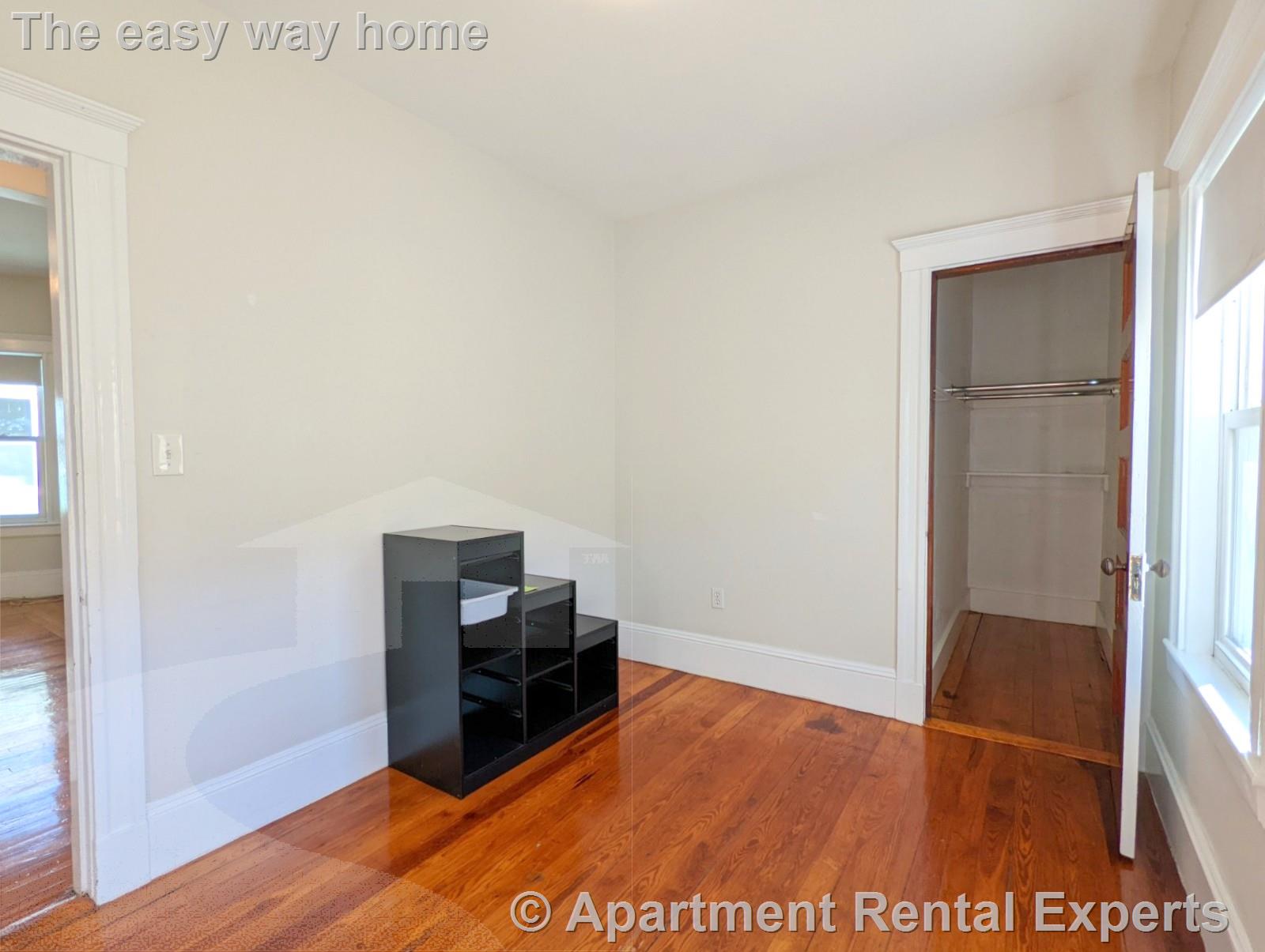 292 Boston Ave, Tufts