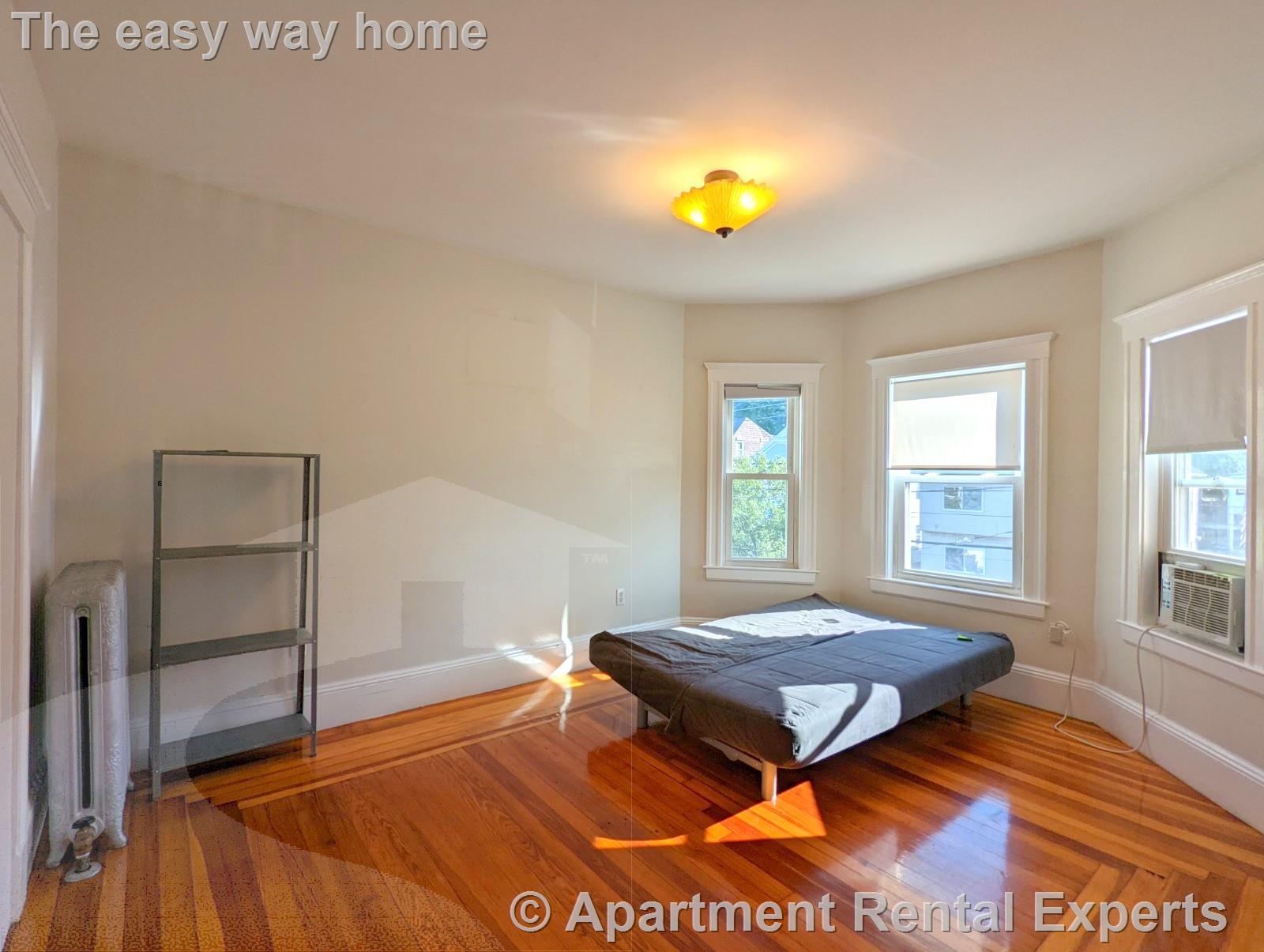 292 Boston Ave, Tufts