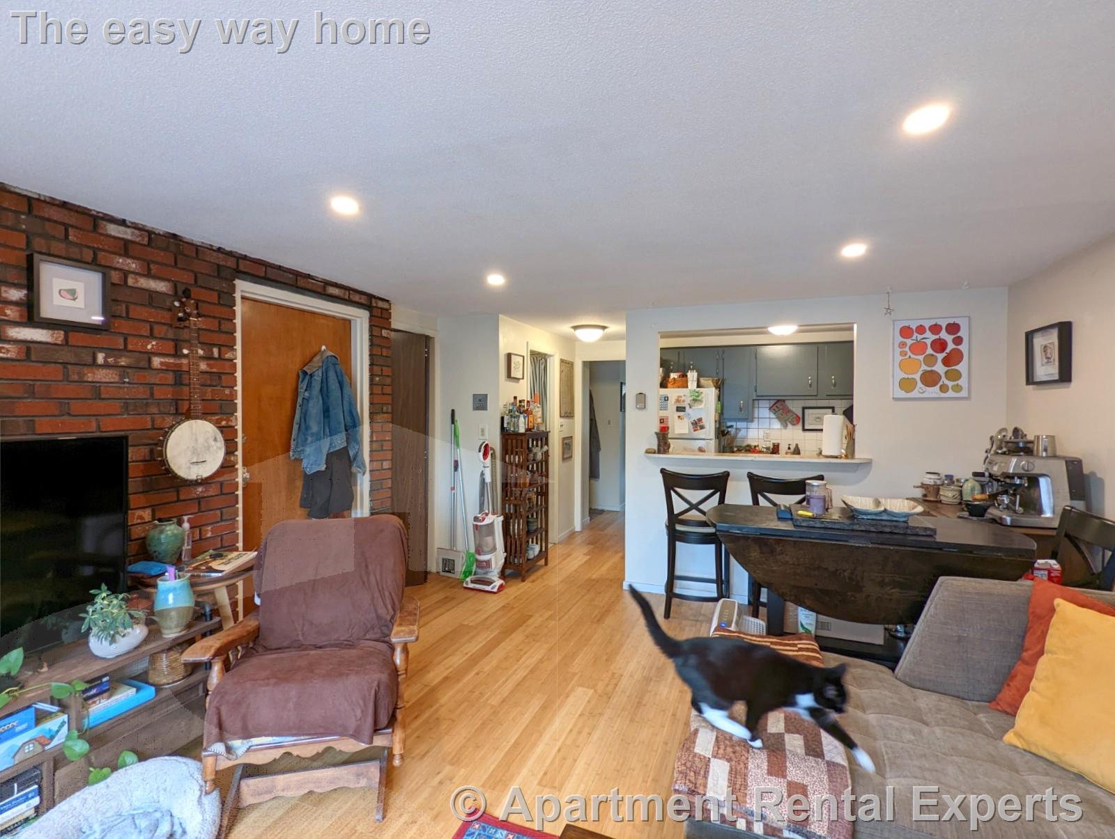 102 Alpine St, Magoun Square