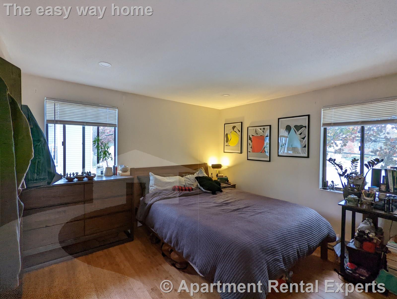 102 Alpine St, Magoun Square